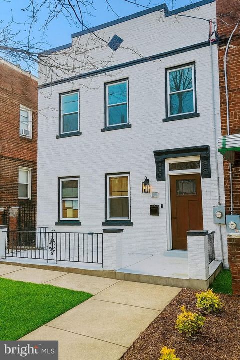 236 DIVISION AVENUE NE WASHINGTON DC 20019