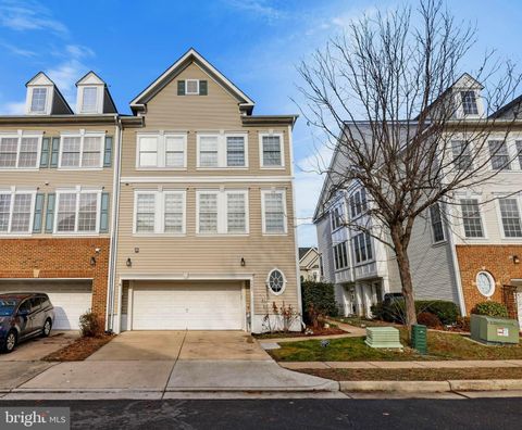 Photo of 9884 Sounding Shore Lane, BRISTOW, VA 20136 (MLS # VAPW2113056)