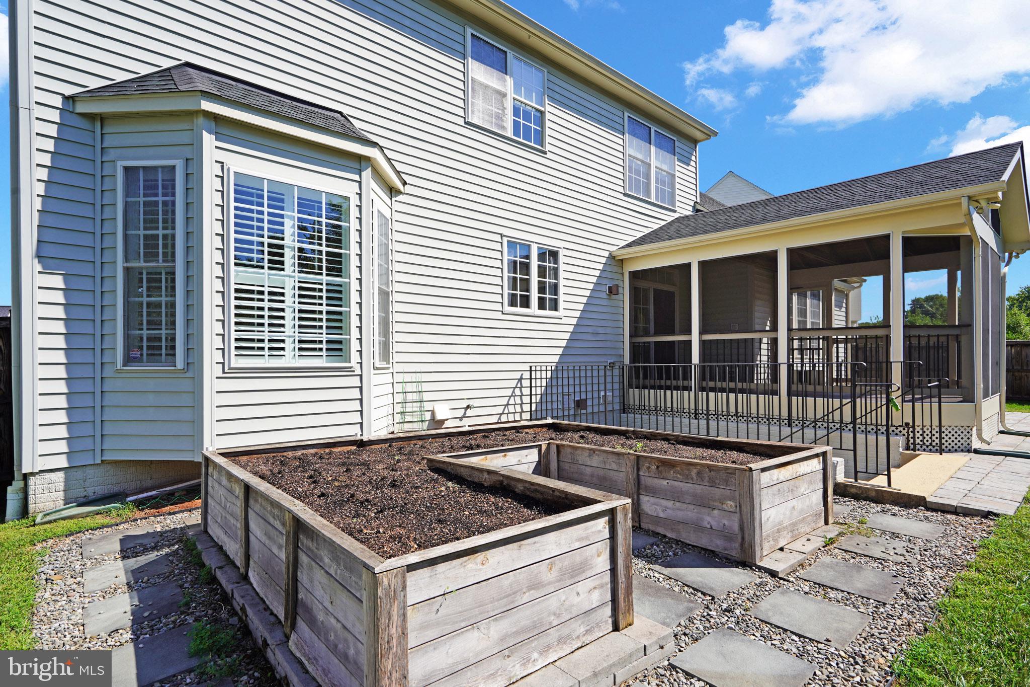 45917 PULLMAN COURT