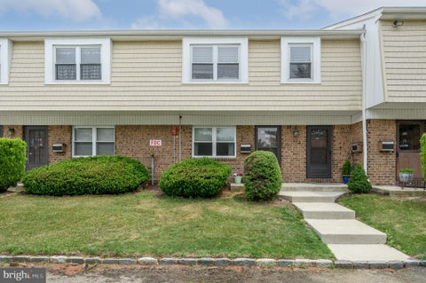 Townhouse For Sale - 2214 Silver Court<br/> HAMILTON, NJ 08690