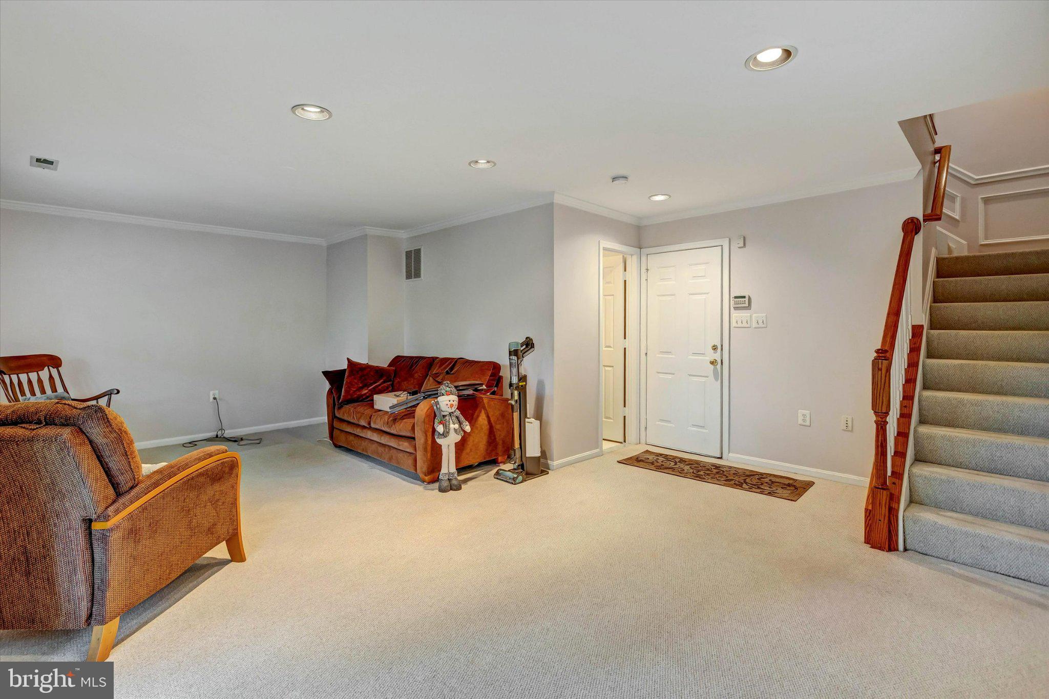GOLDSBOROUGH MANOR - Residential