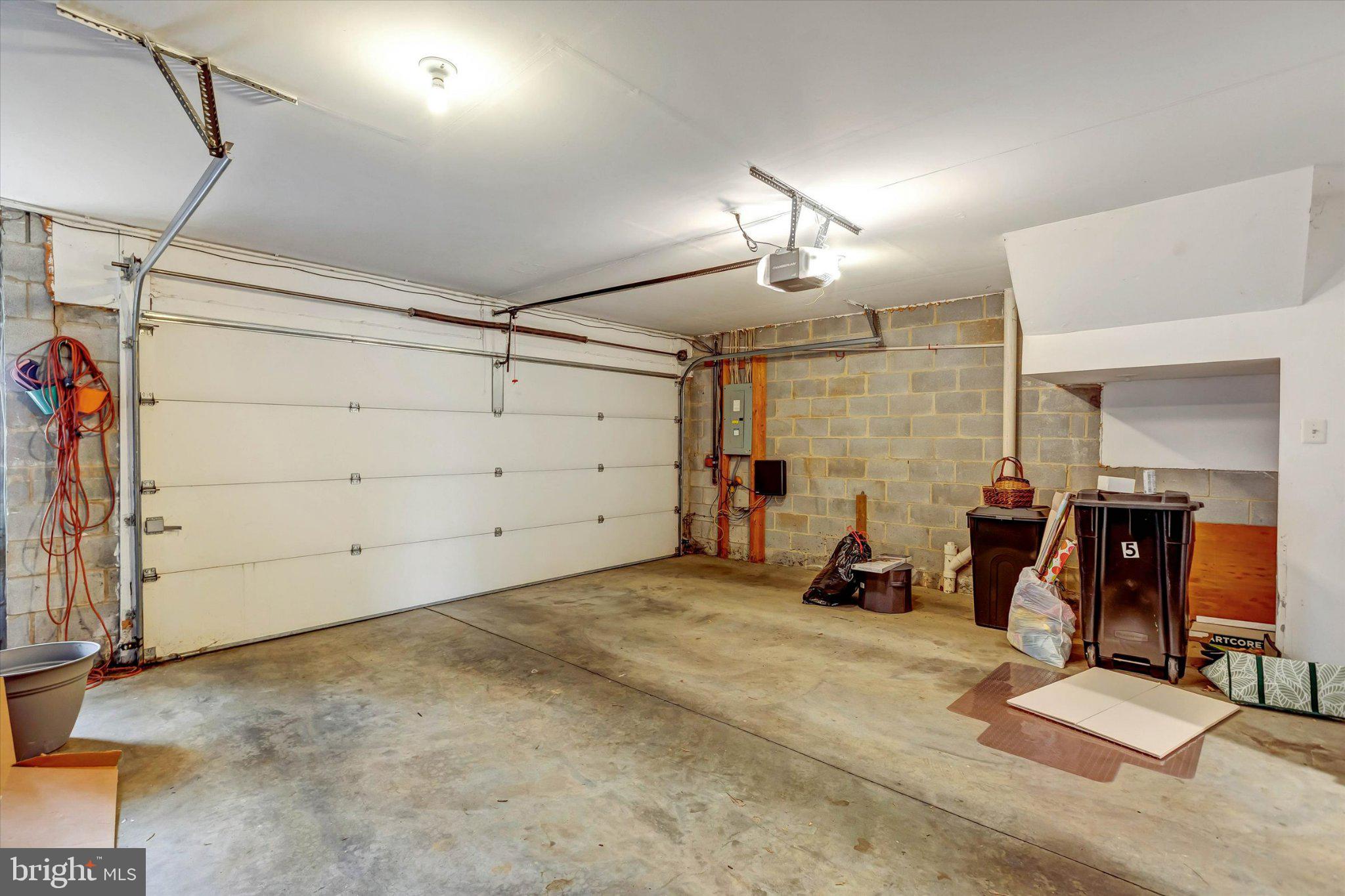 GOLDSBOROUGH MANOR - Residential