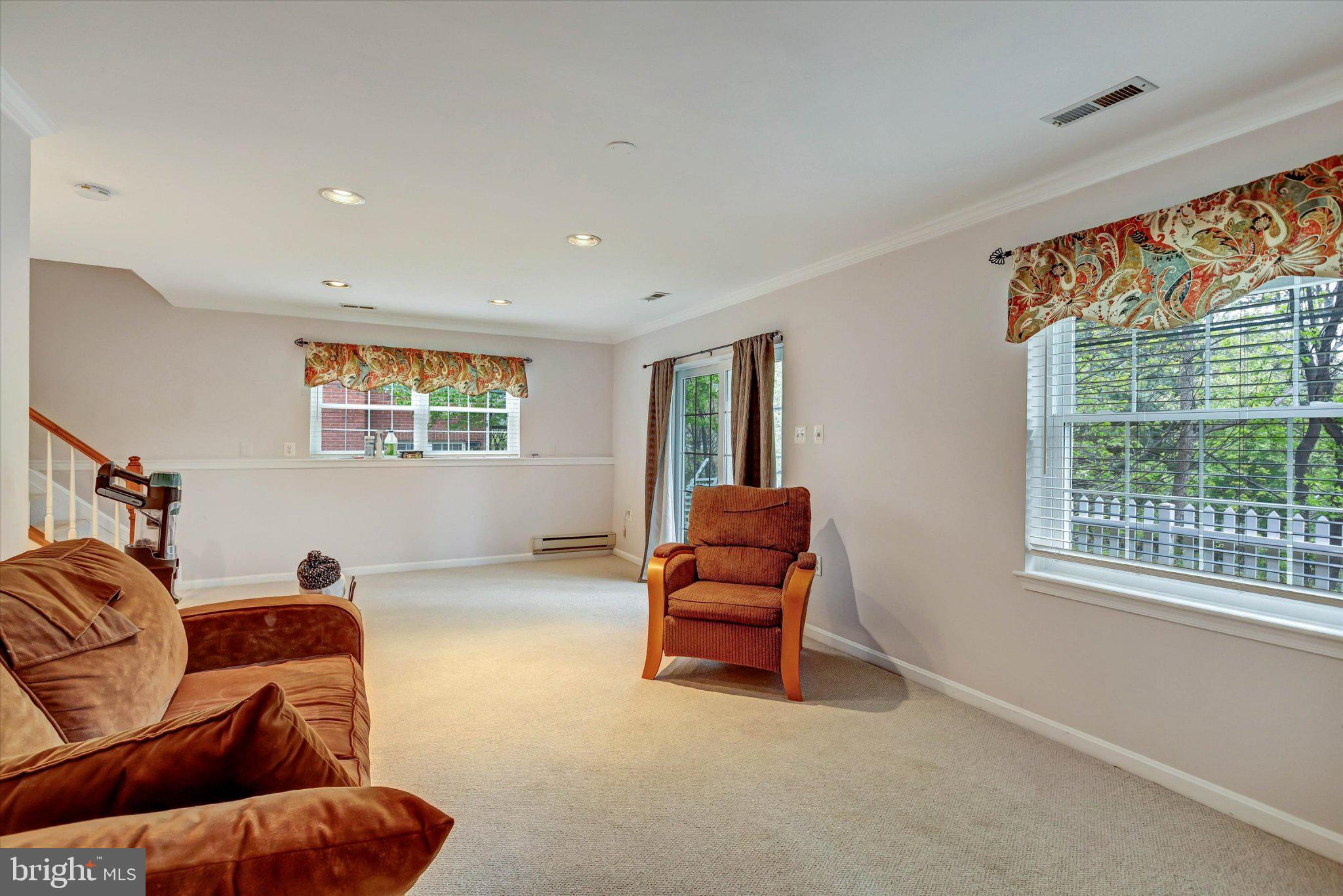 GOLDSBOROUGH MANOR - Residential