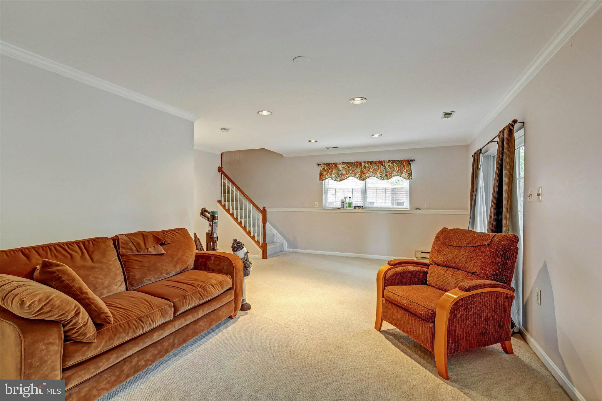 GOLDSBOROUGH MANOR - Residential
