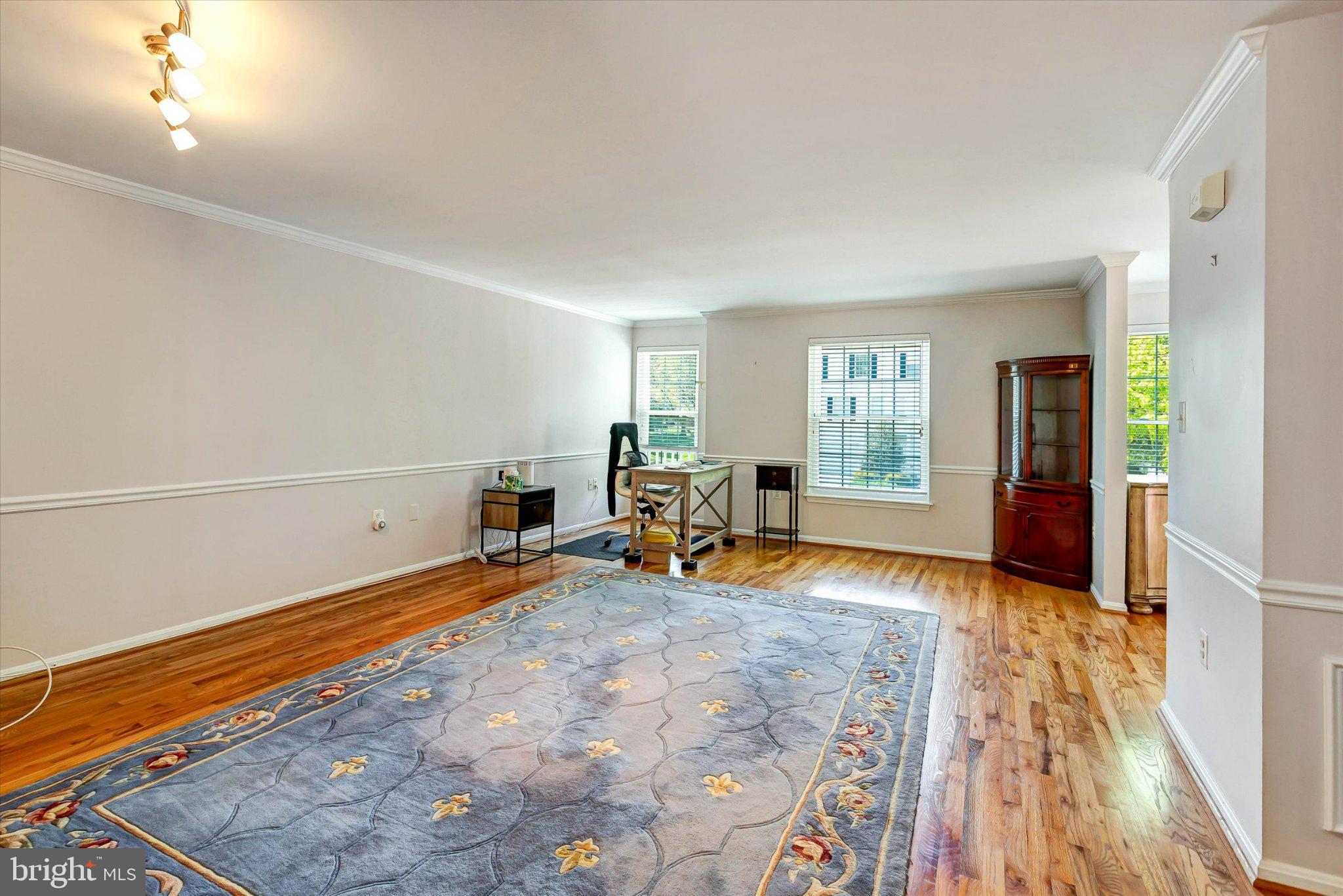 GOLDSBOROUGH MANOR - Residential