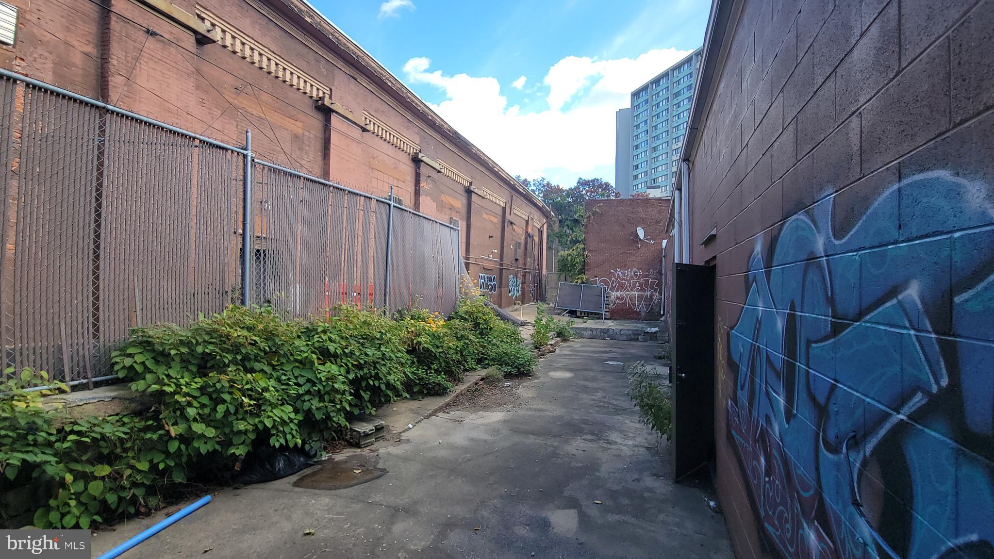 UNIVERSITY CITY - Commercial Lease