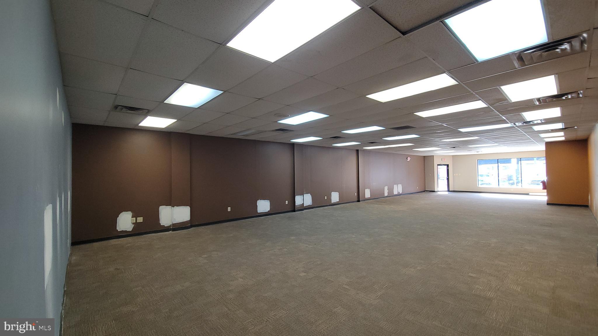 UNIVERSITY CITY - Commercial Lease