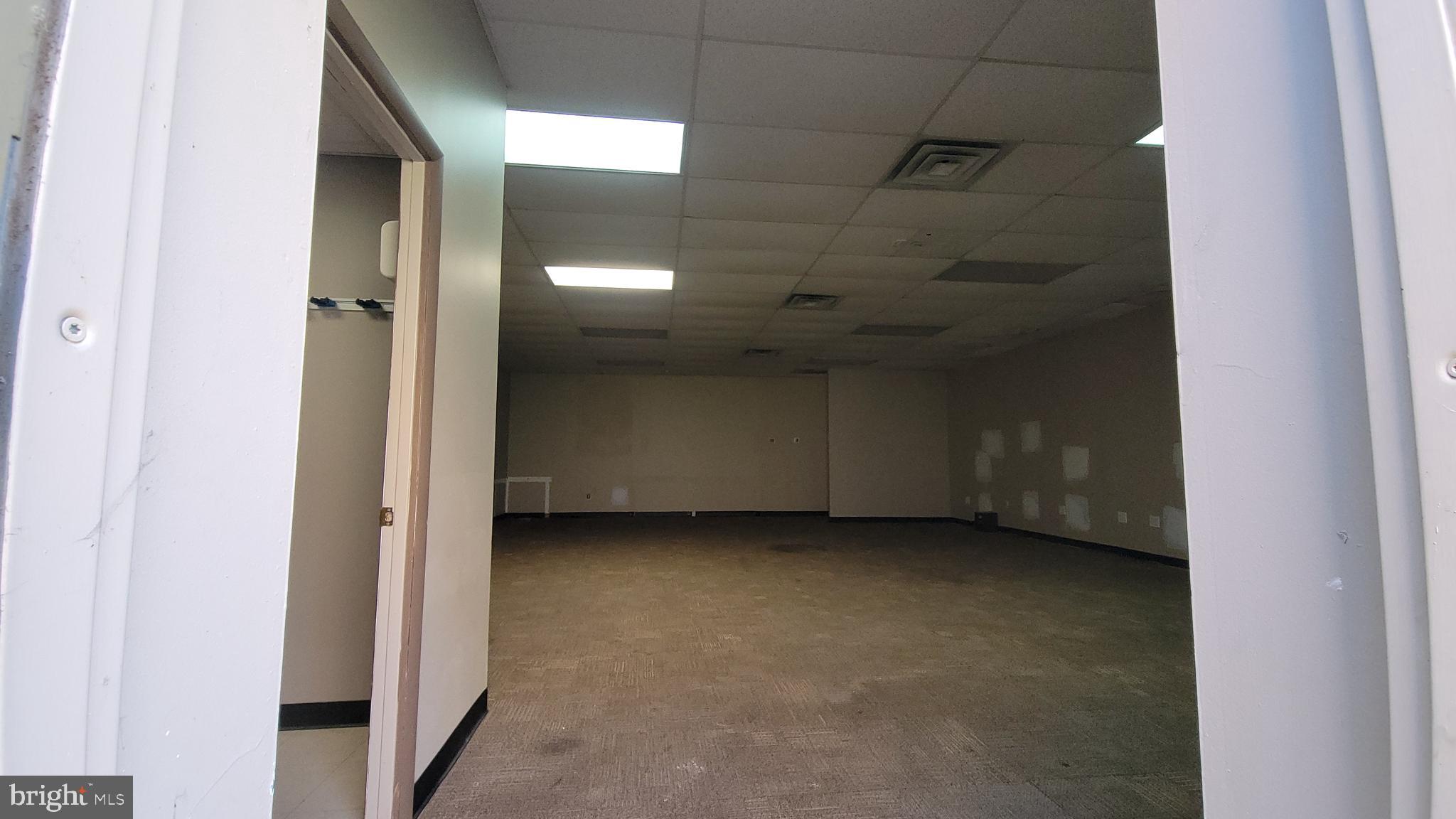 UNIVERSITY CITY - Commercial Lease