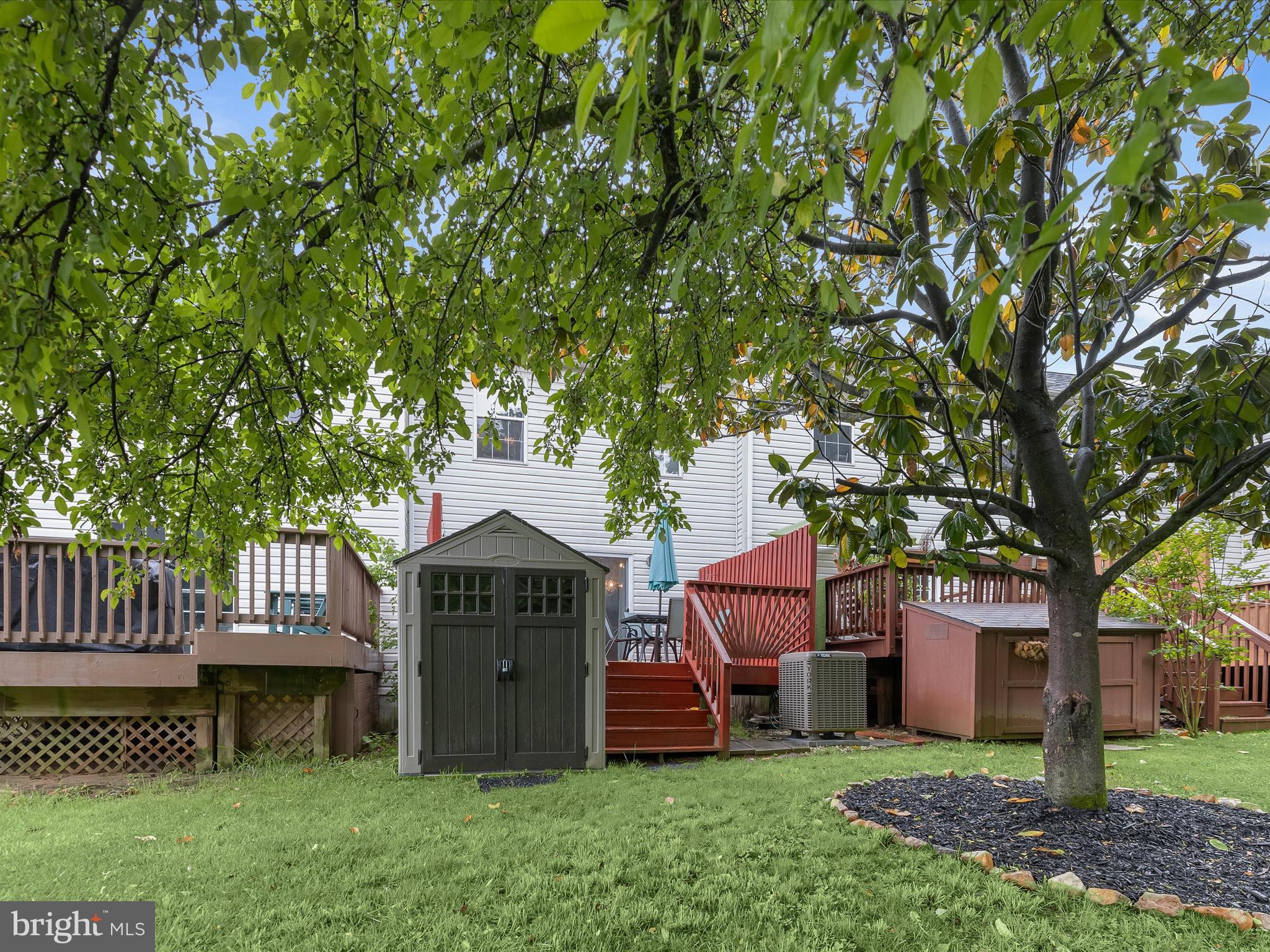 HUNTERS RUN - Residential