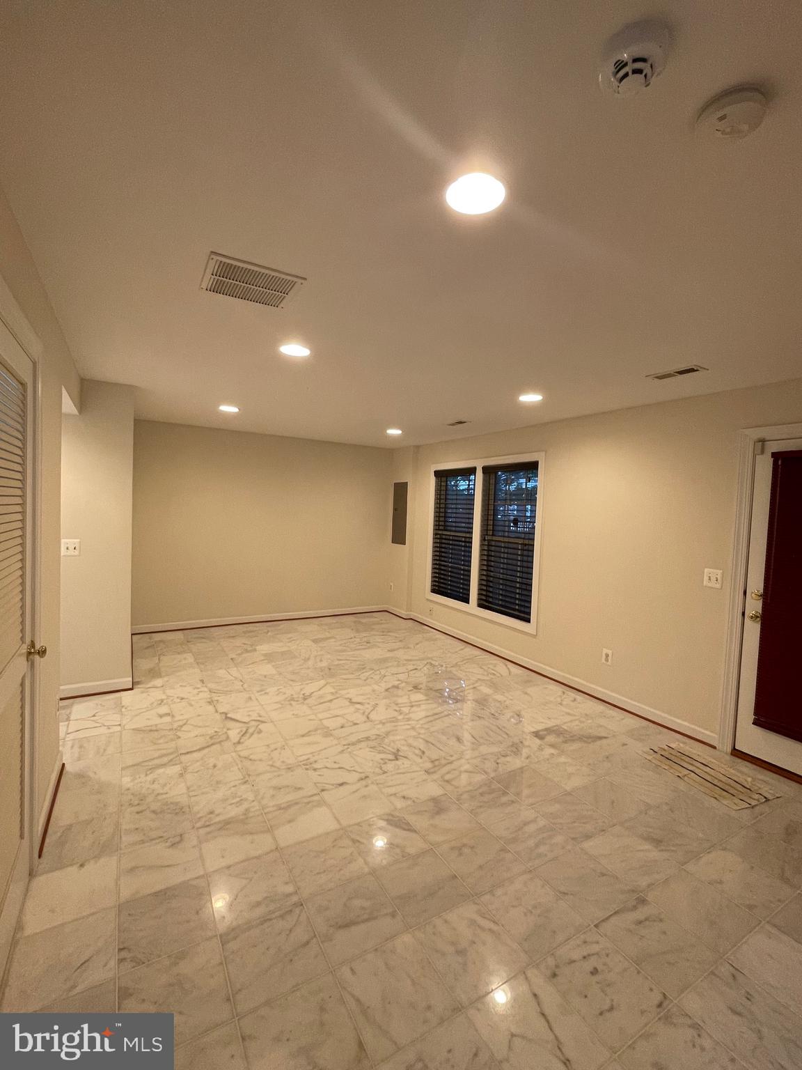 LAUREL CREST - Residential Lease