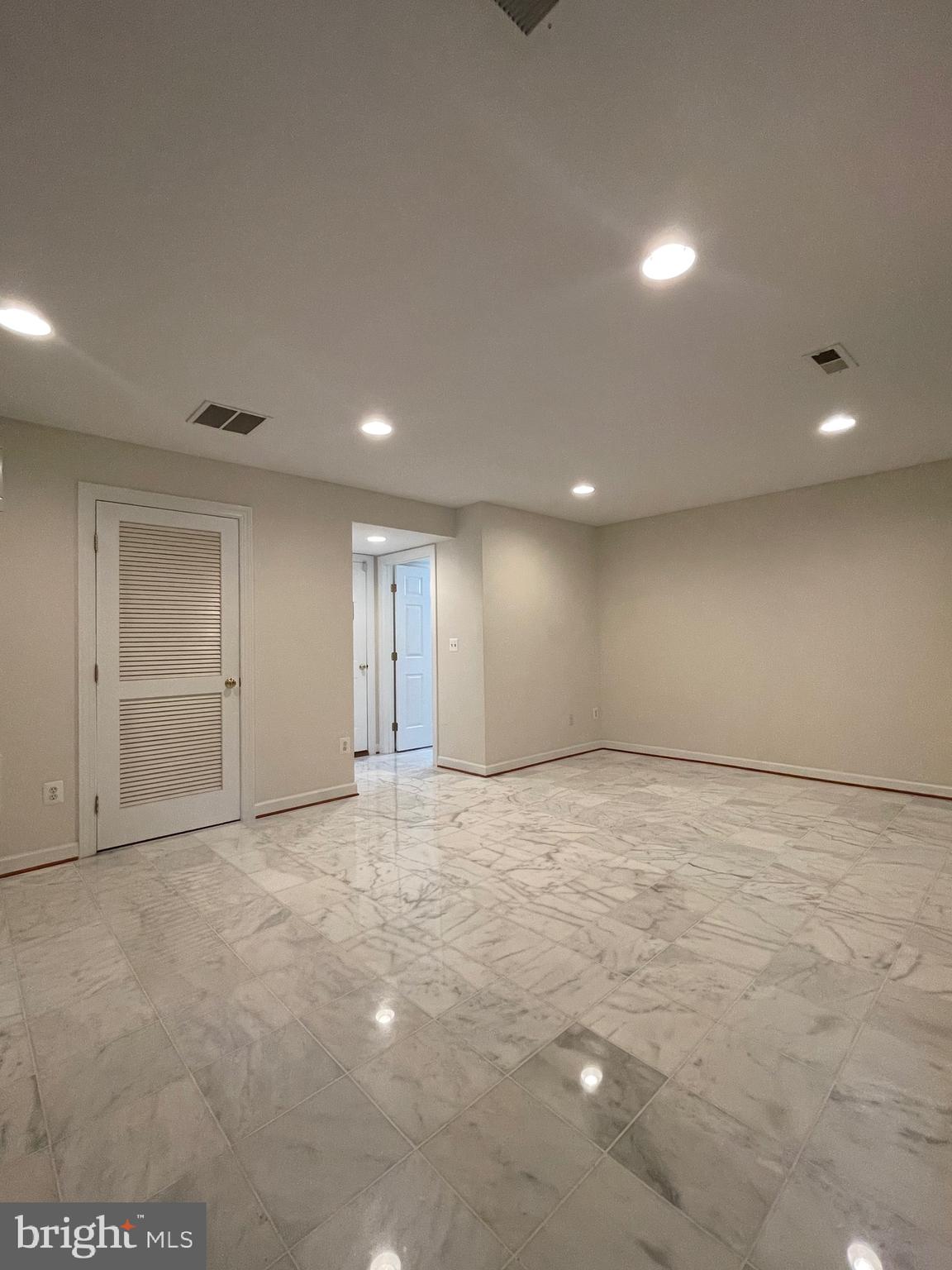 LAUREL CREST - Residential Lease