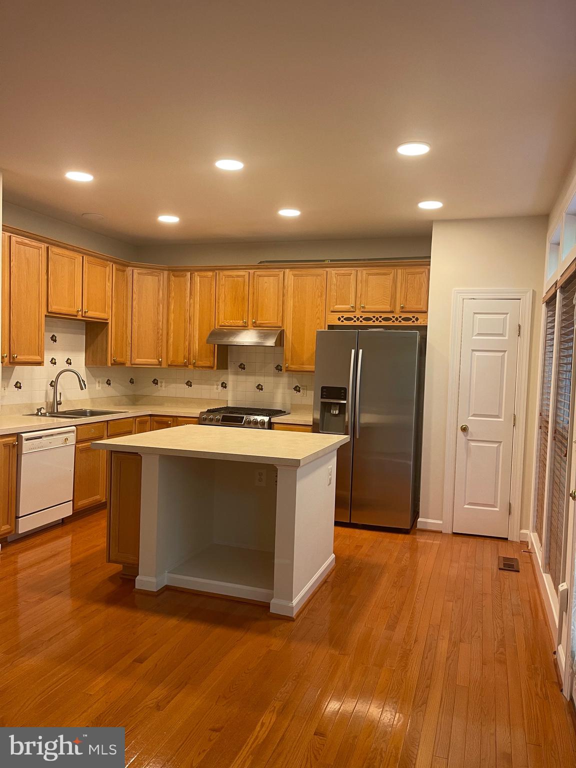 LAUREL CREST - Residential Lease