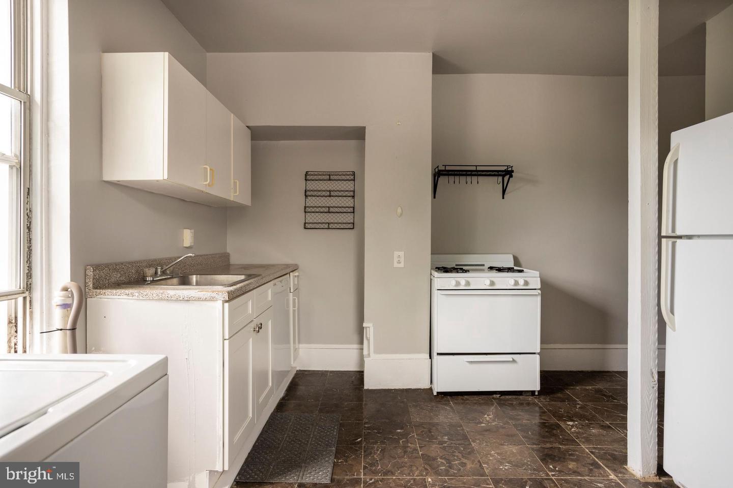 UNIVERSITY CITY - Residential Lease