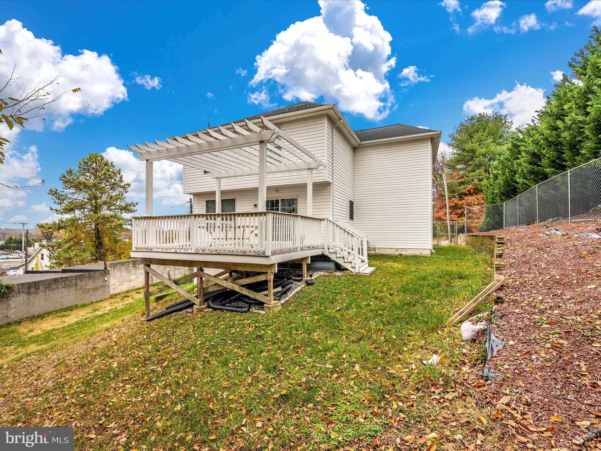 SUMMIT FARMS - Residential