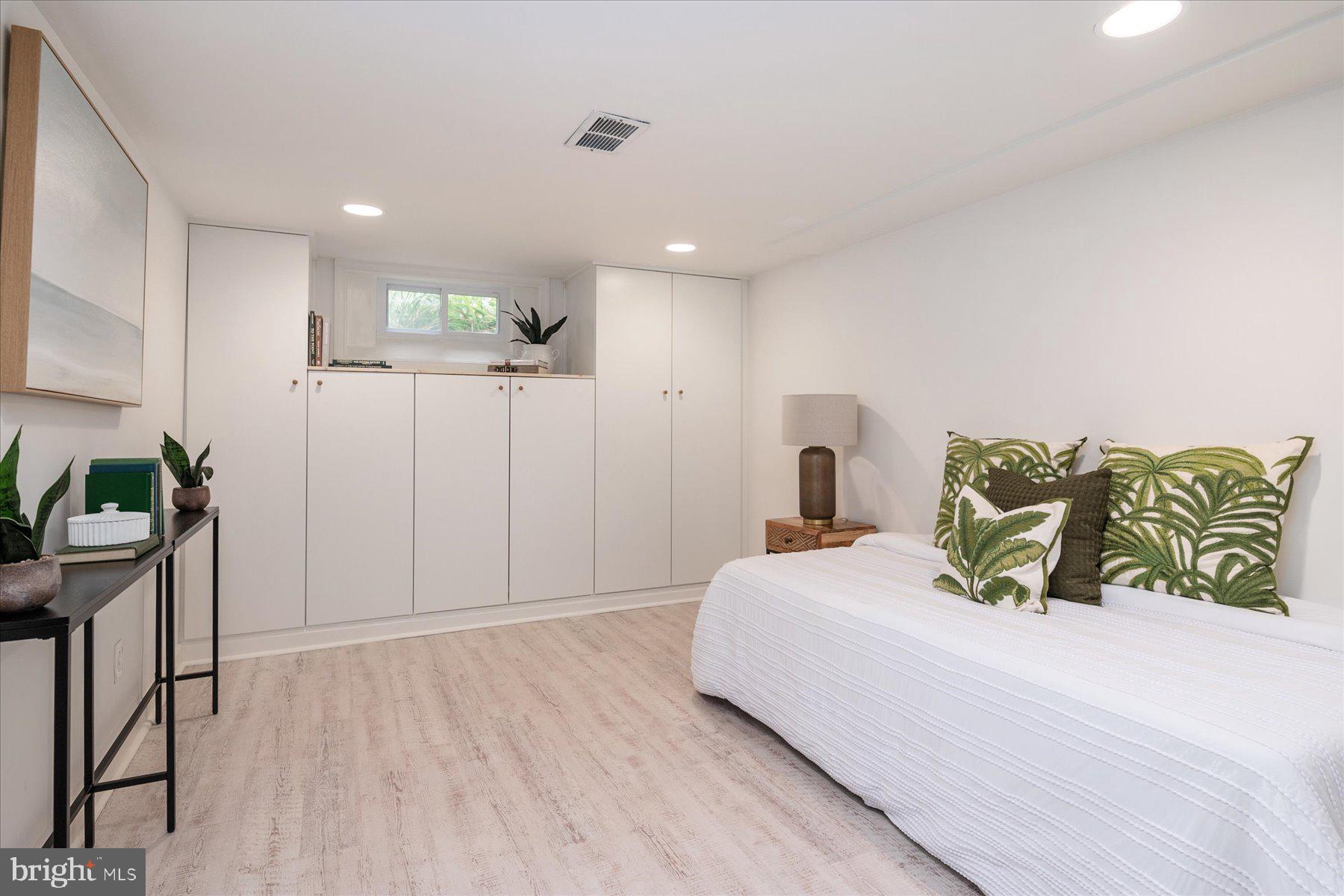 HILLSMERE ESTATES - Residential