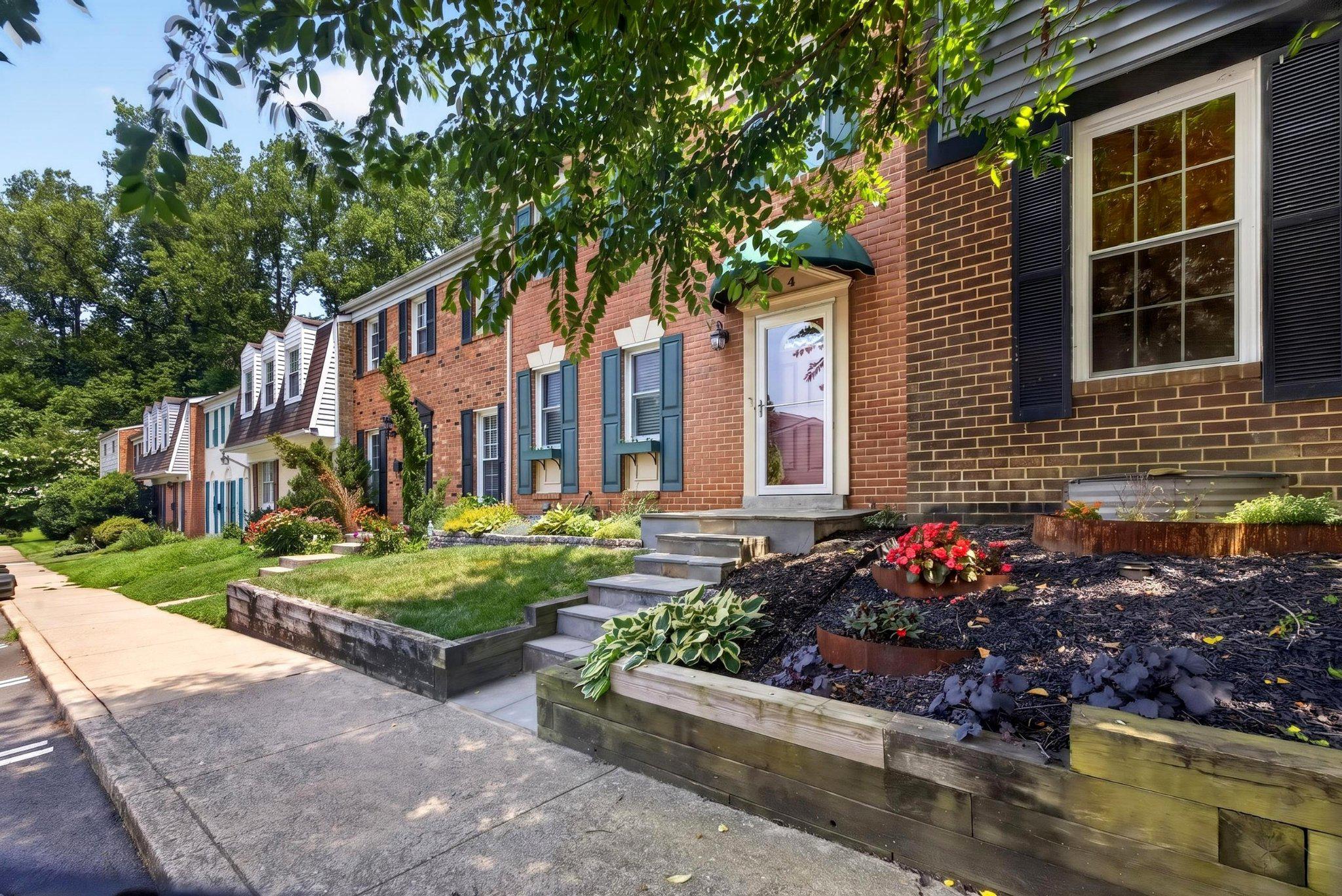 4 HONEY BROOK CIRCLE