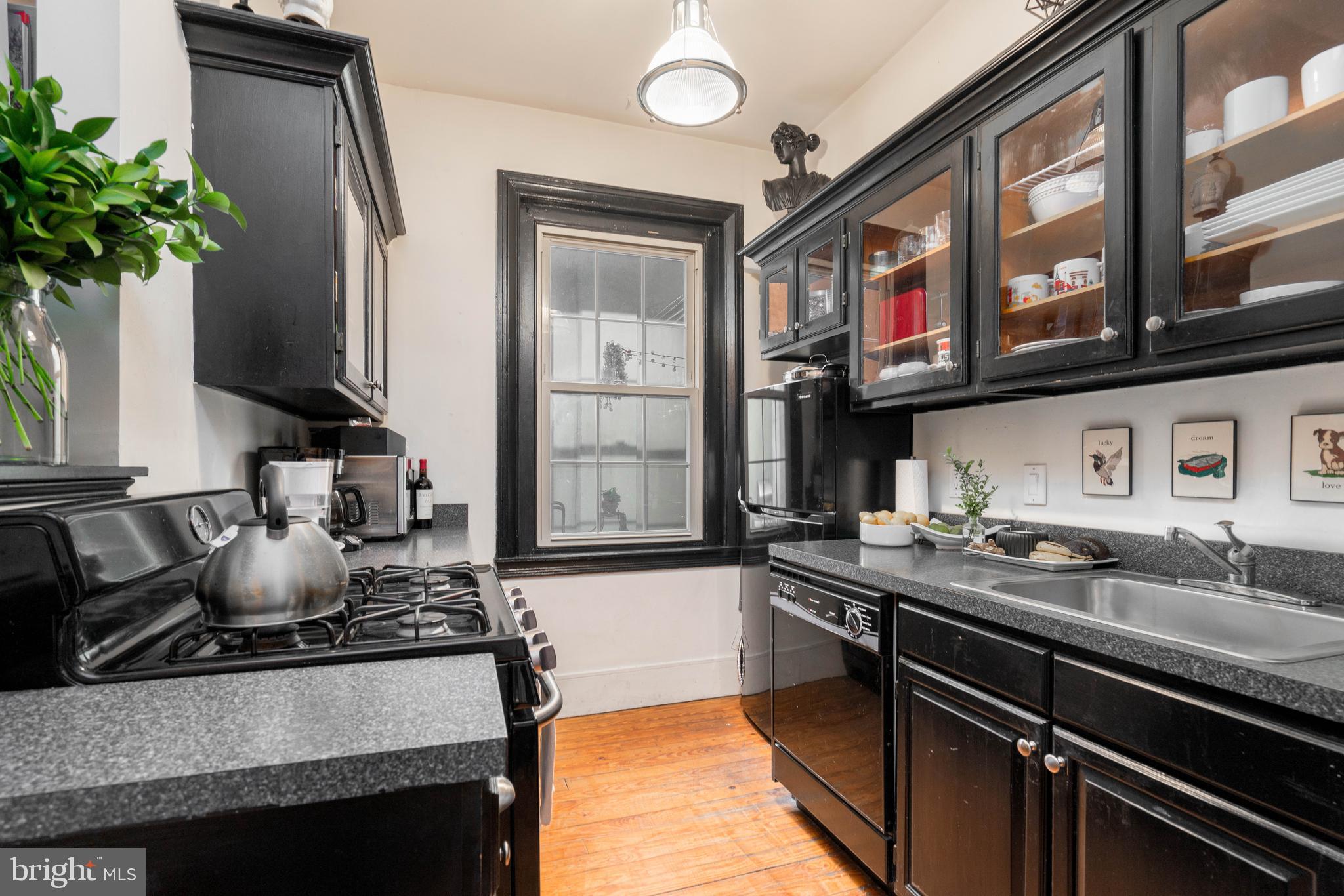 OLD CITY - Commercial Sale