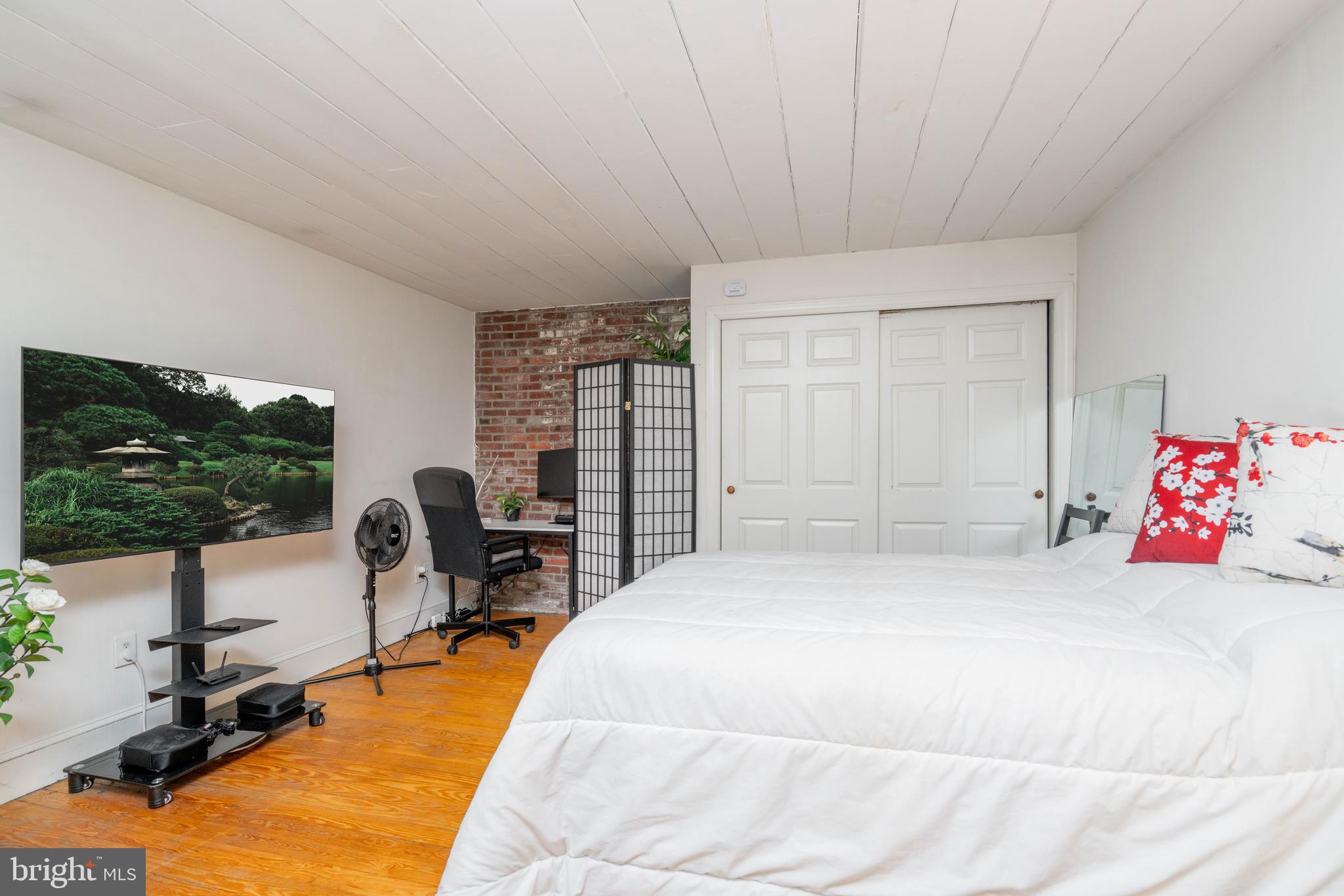 OLD CITY - Commercial Sale