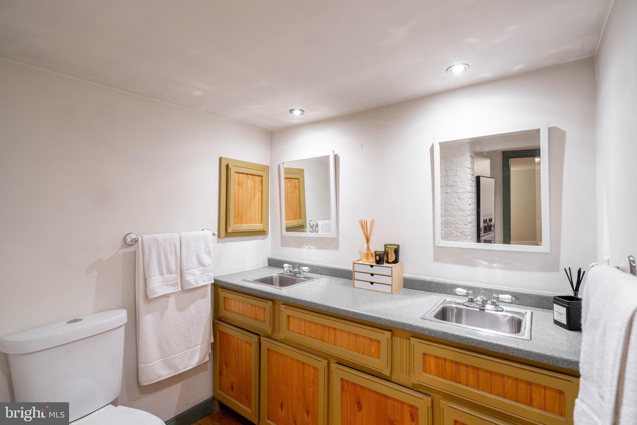 OLD CITY - Commercial Sale