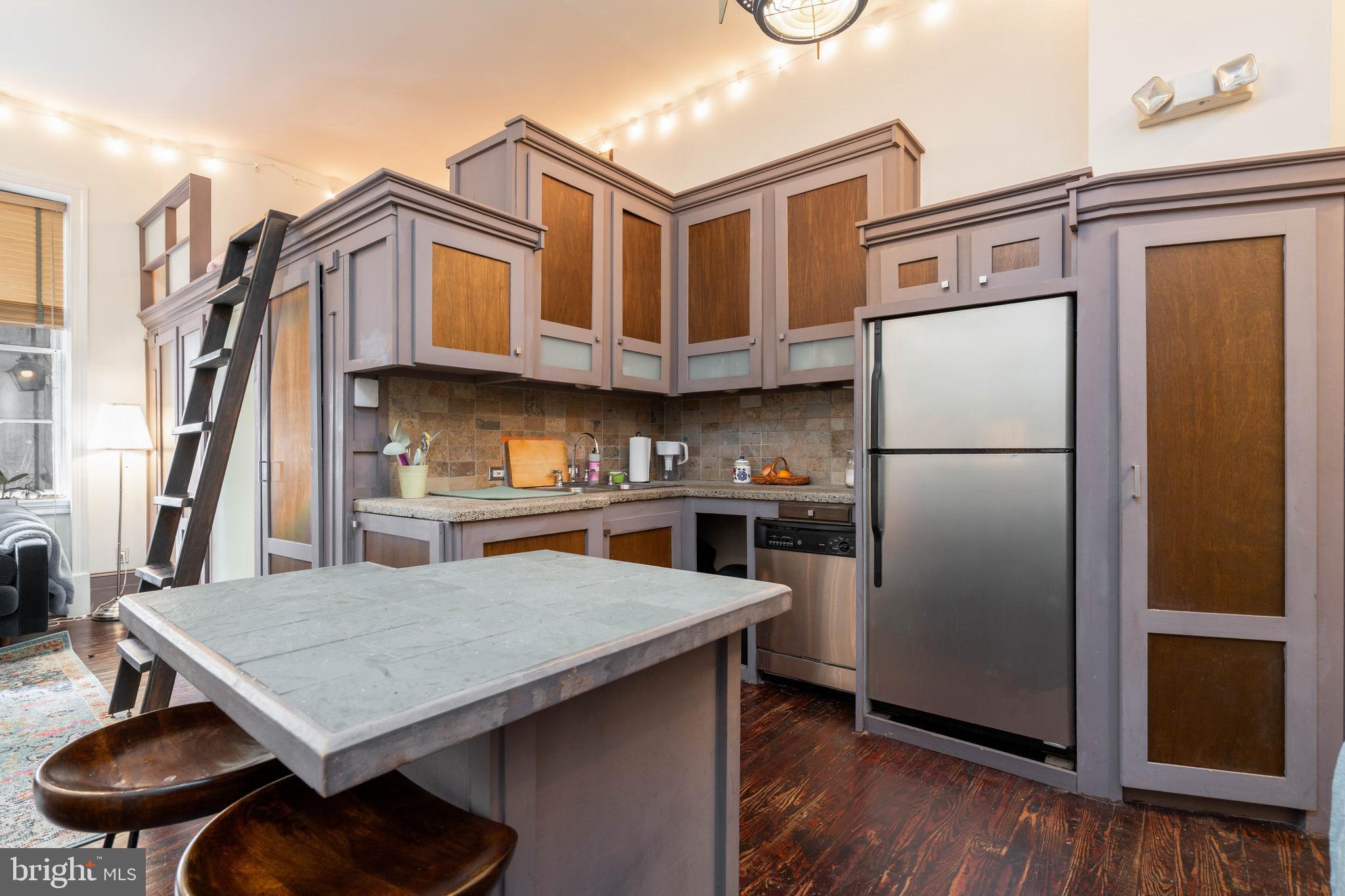 OLD CITY - Commercial Sale