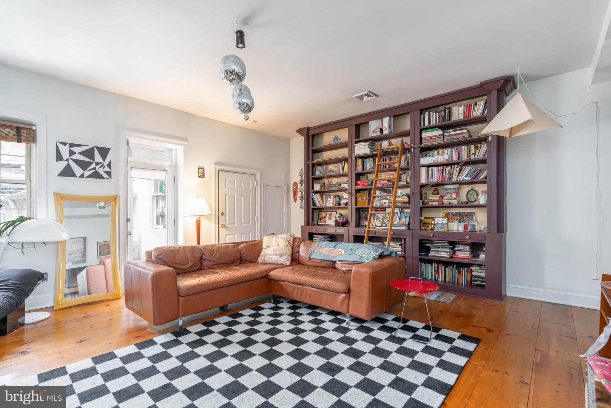 OLD CITY - Commercial Sale