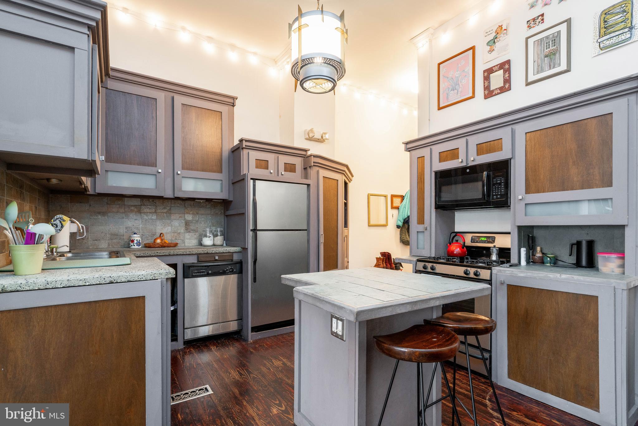 OLD CITY - Commercial Sale