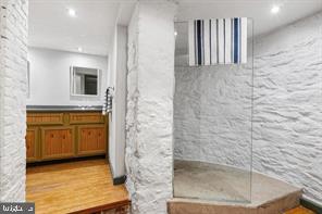 OLD CITY - Commercial Sale