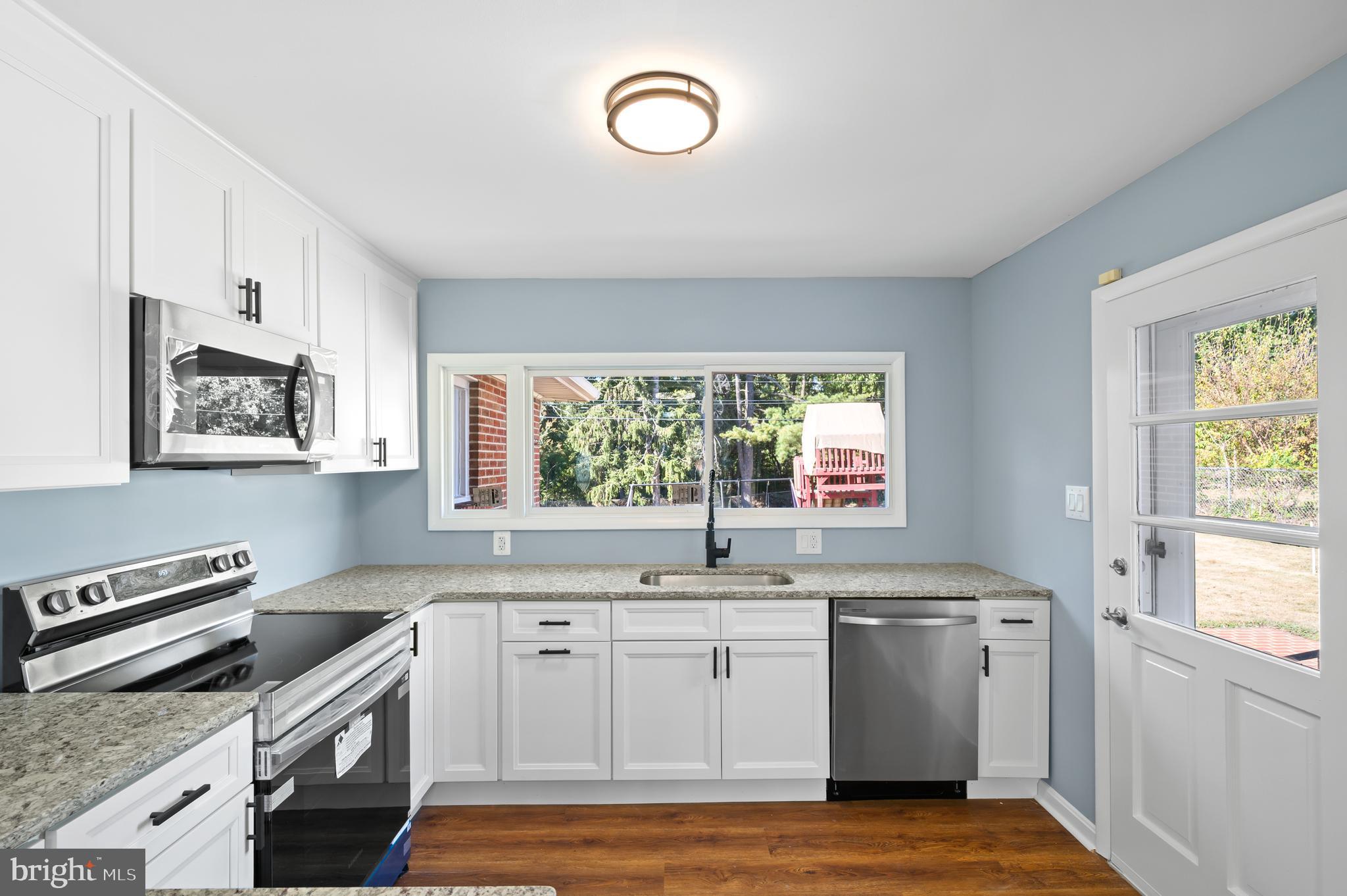 HALFWAY - Residential