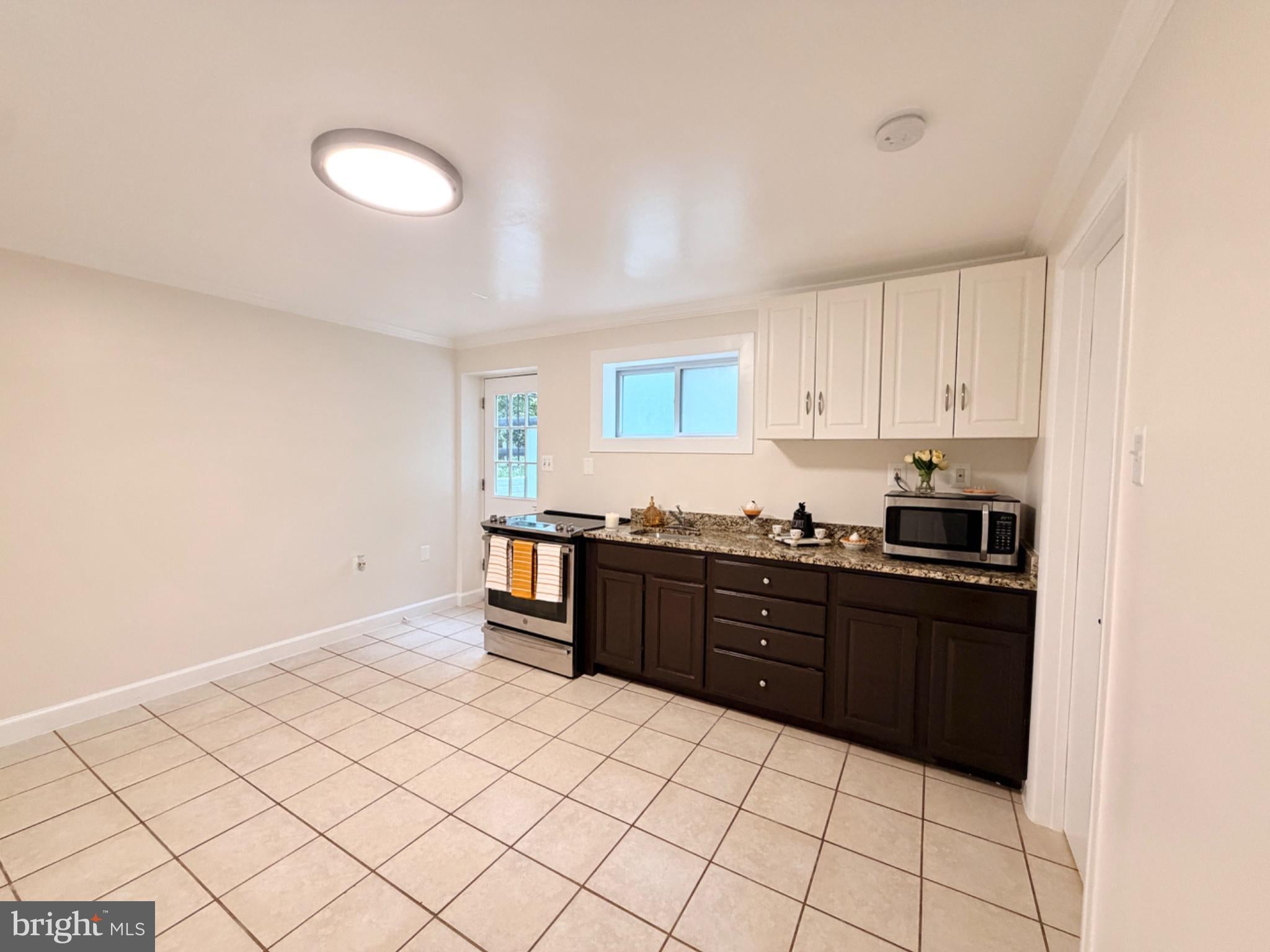110 OAK VIEW DRIVE SE
