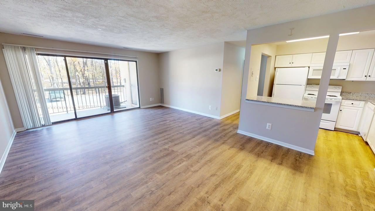 TREETOP CONDO - Residential