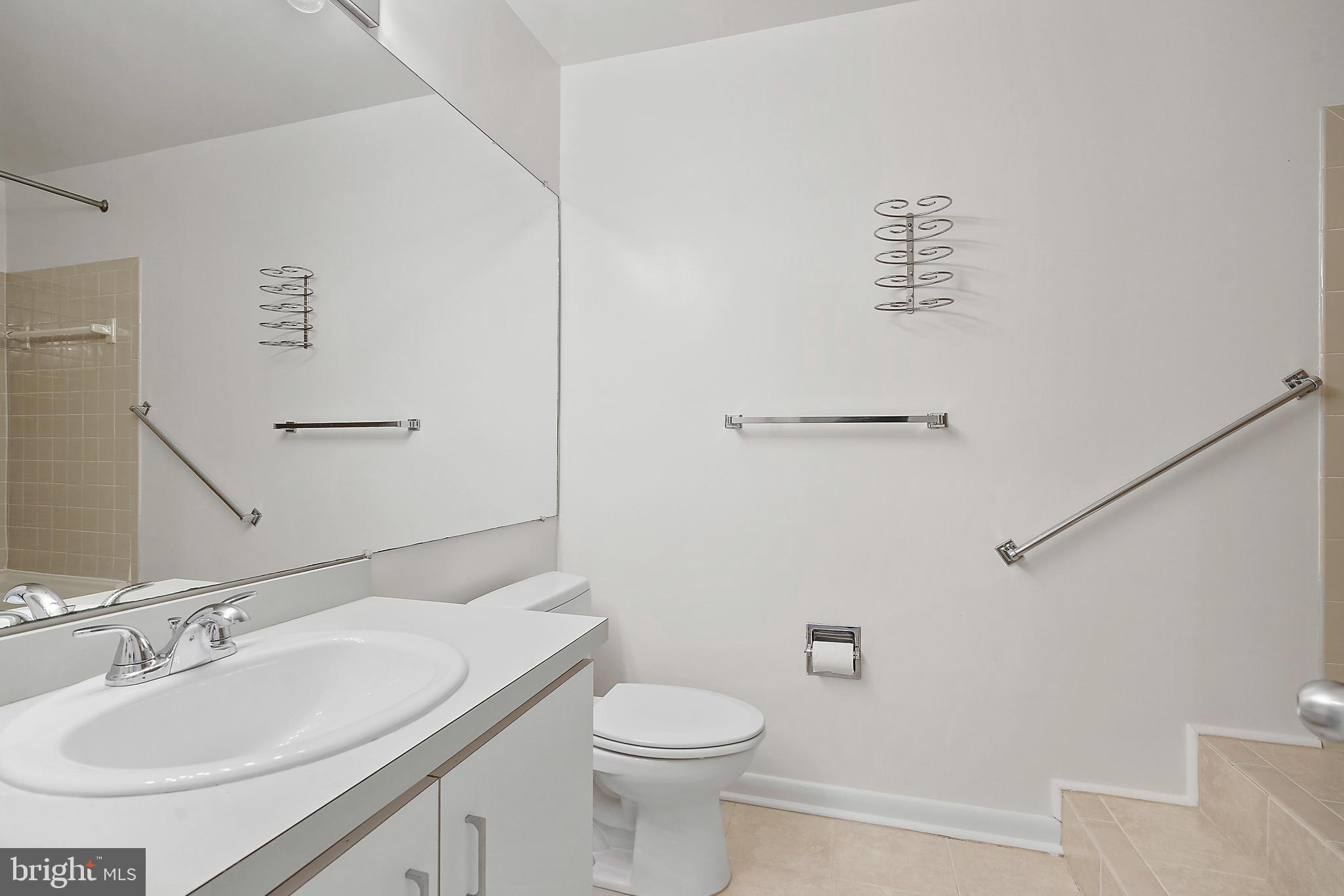 LAKEWINDS - Residential Lease