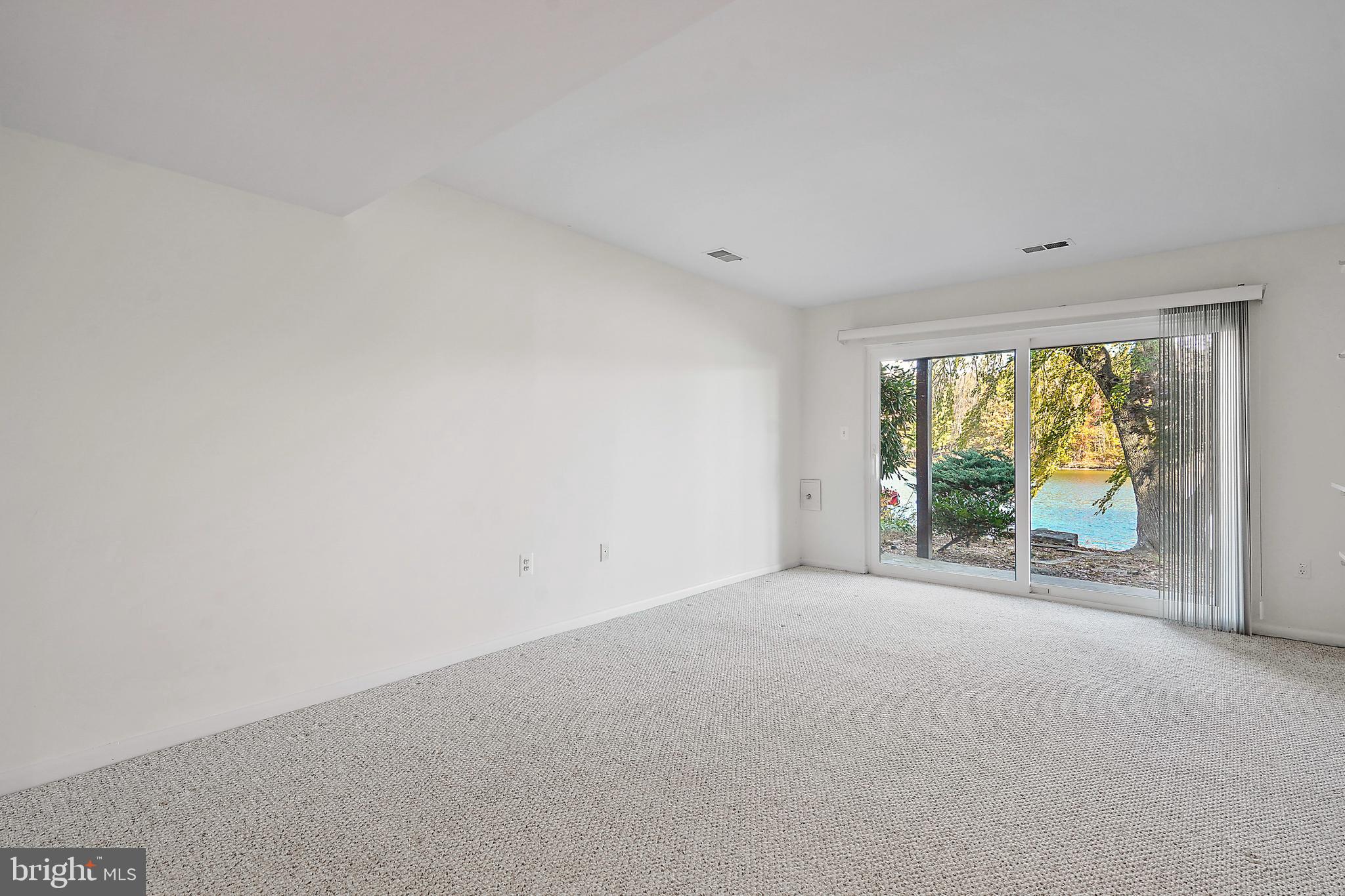 LAKEWINDS - Residential Lease