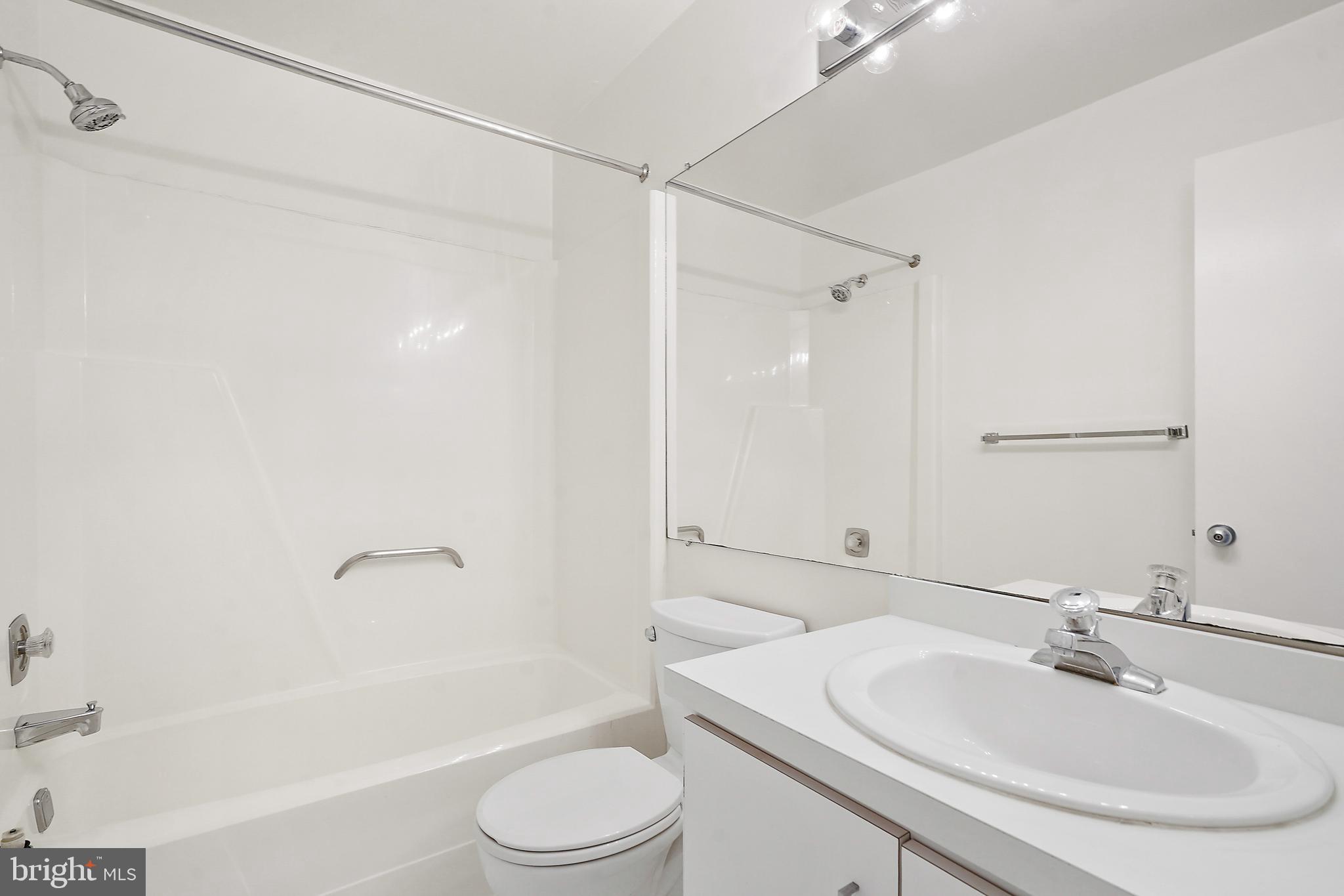 LAKEWINDS - Residential Lease