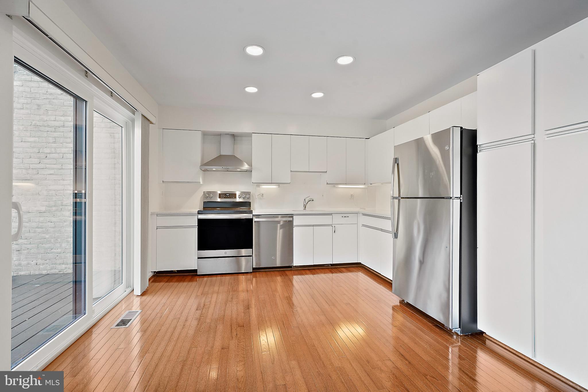 LAKEWINDS - Residential Lease