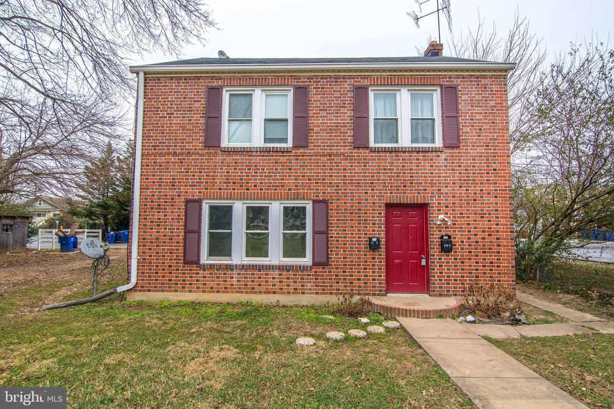 Investment Opportunity!  Colonial Brick/Vinyl 2 Unit Property, In Town, Located on Large Lot Offers Loads of Potential!  Main Level Unit Offers 1 Bedroom, 1 Bath, Kitchen, Family Room.  Upper Level Unit Offers  3 Bedrooms, 1 Bath, Family Room, Enclosed Porch, Office/Den, Kitchen.  Separate Entrances, Separate Electric For Each Unit, Same Water .  Convenient To I-66 or Down Town Front Royal.  Plenty of Off Street Parking.