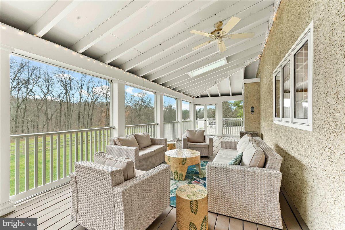 ROUNDELAY - Residential