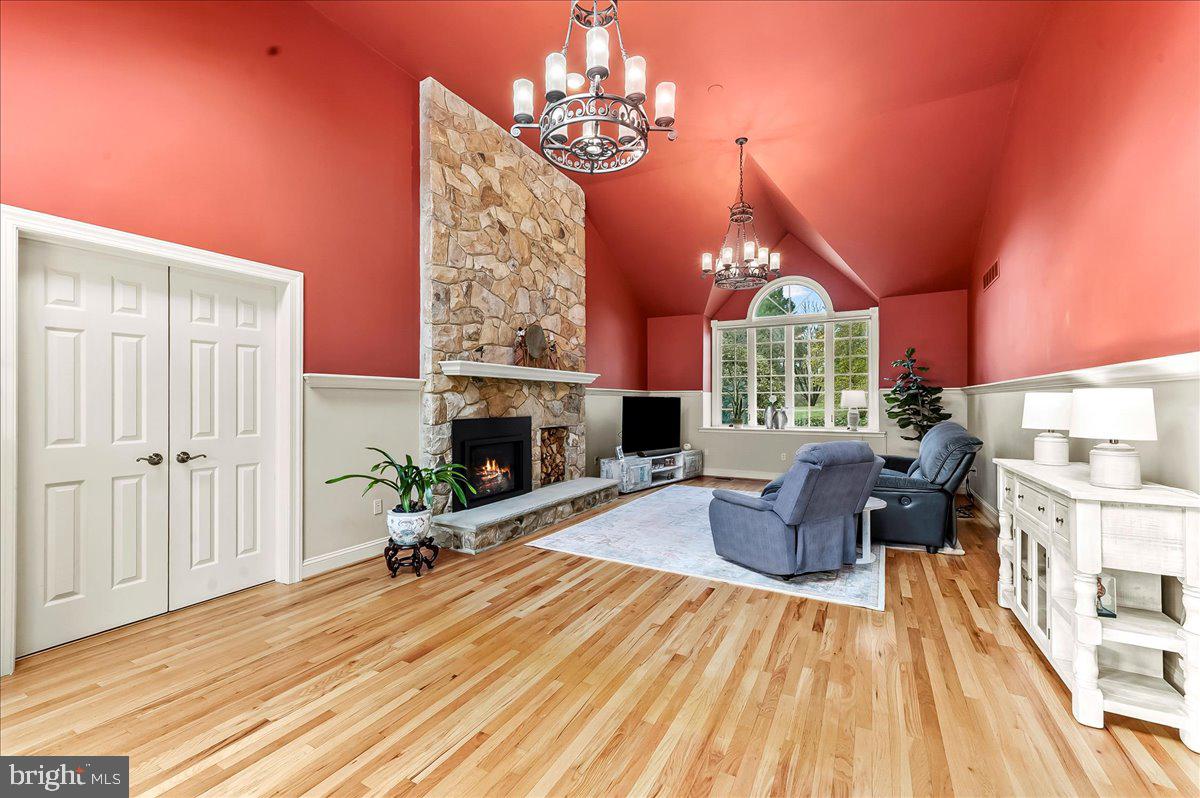 ROUNDELAY - Residential