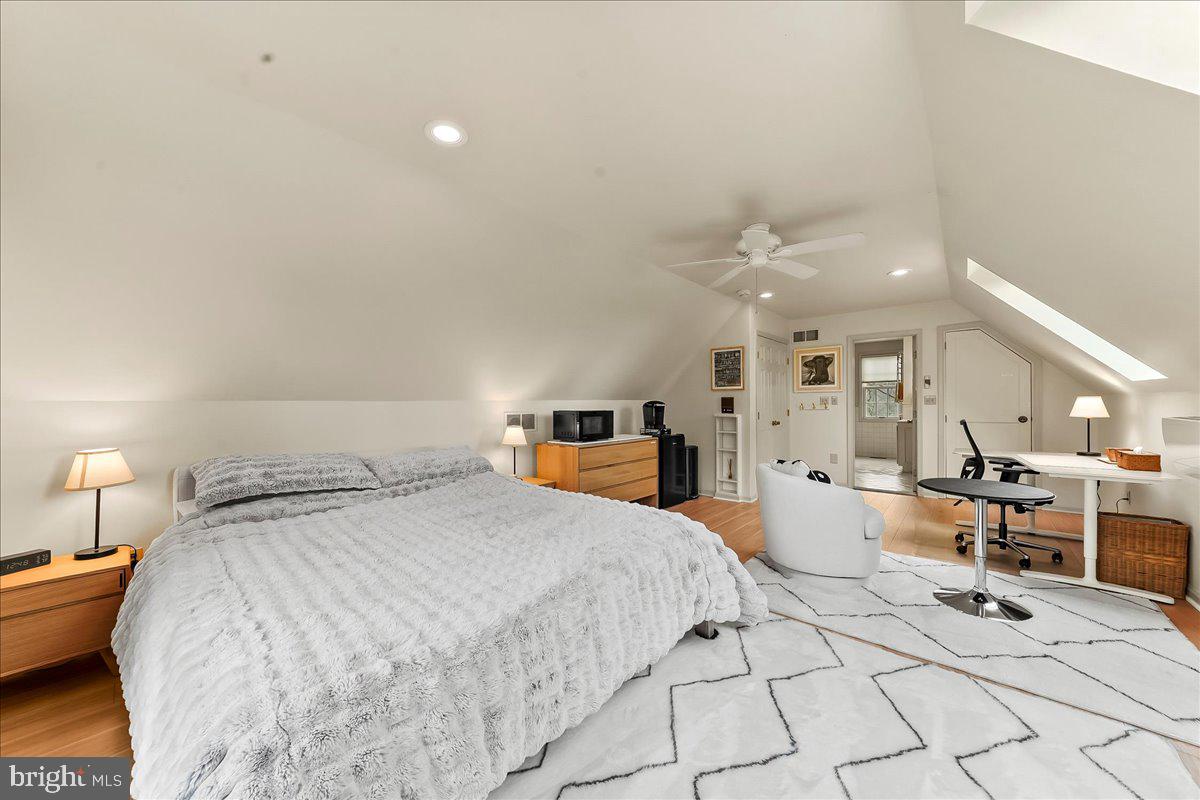 ROUNDELAY - Residential