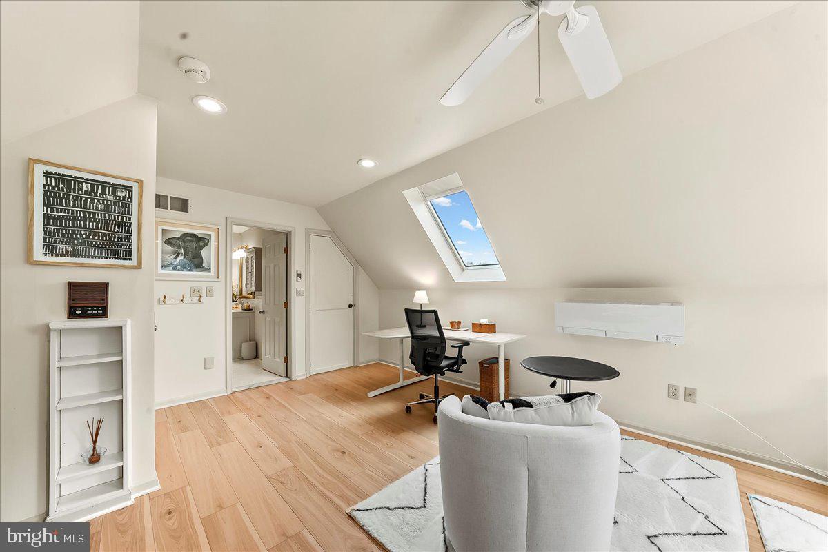 ROUNDELAY - Residential