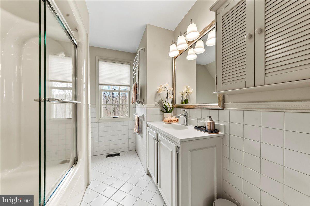 ROUNDELAY - Residential