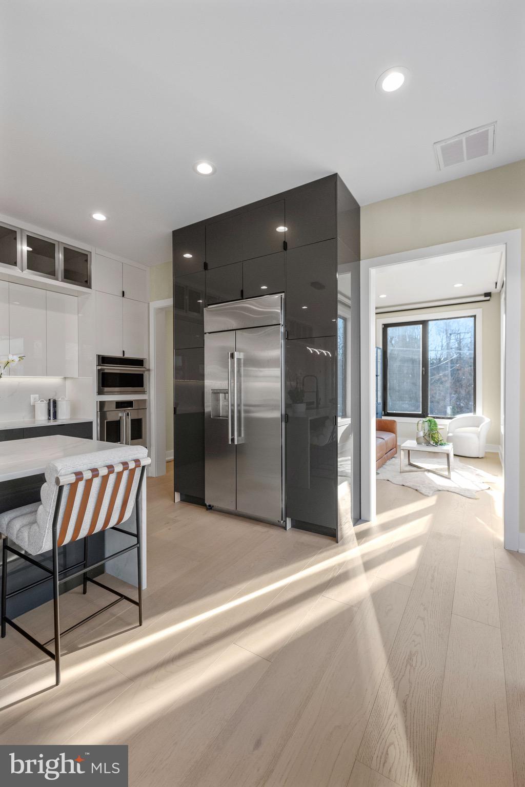 MCLEAN MANOR - Residential