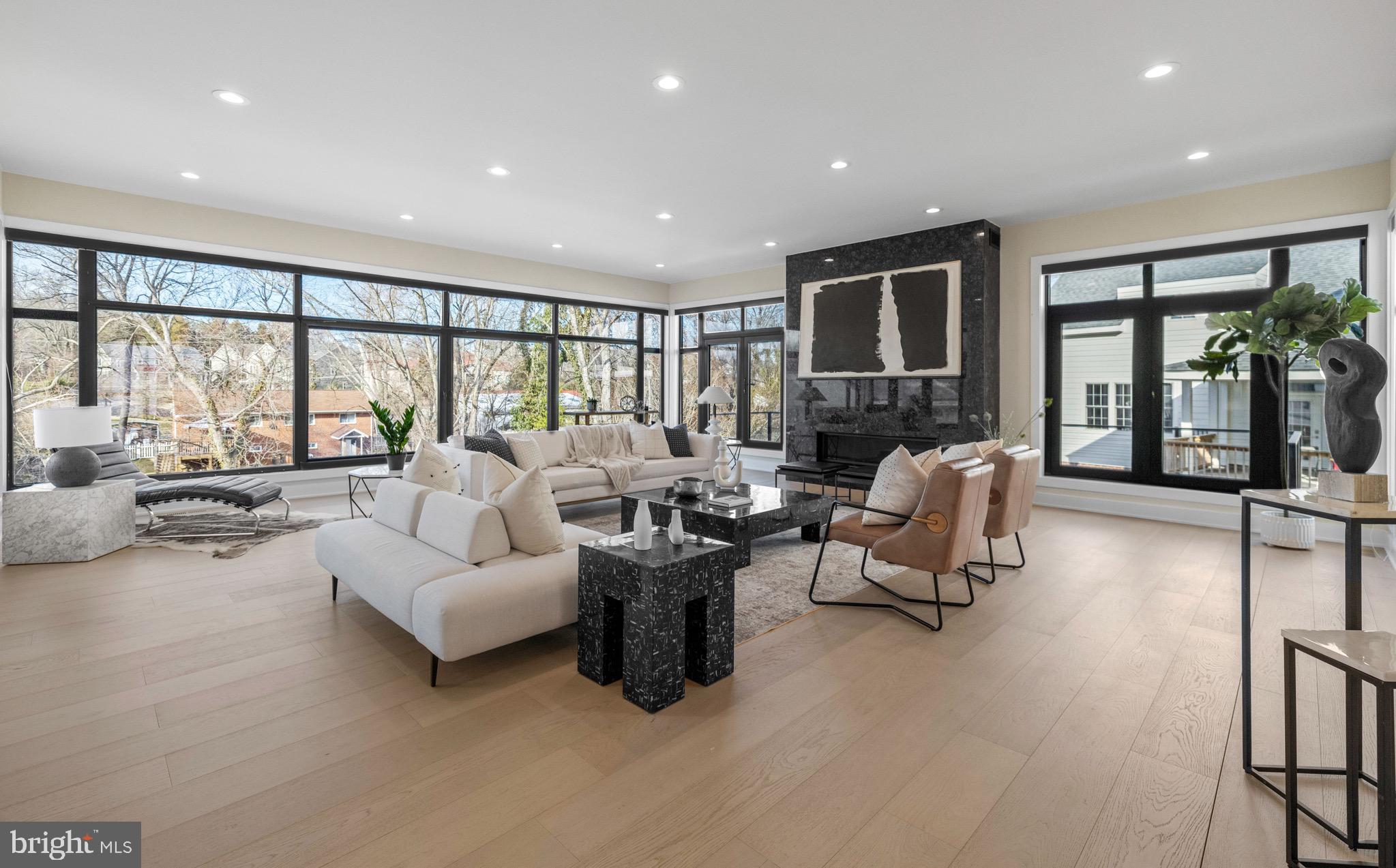 MCLEAN MANOR - Residential