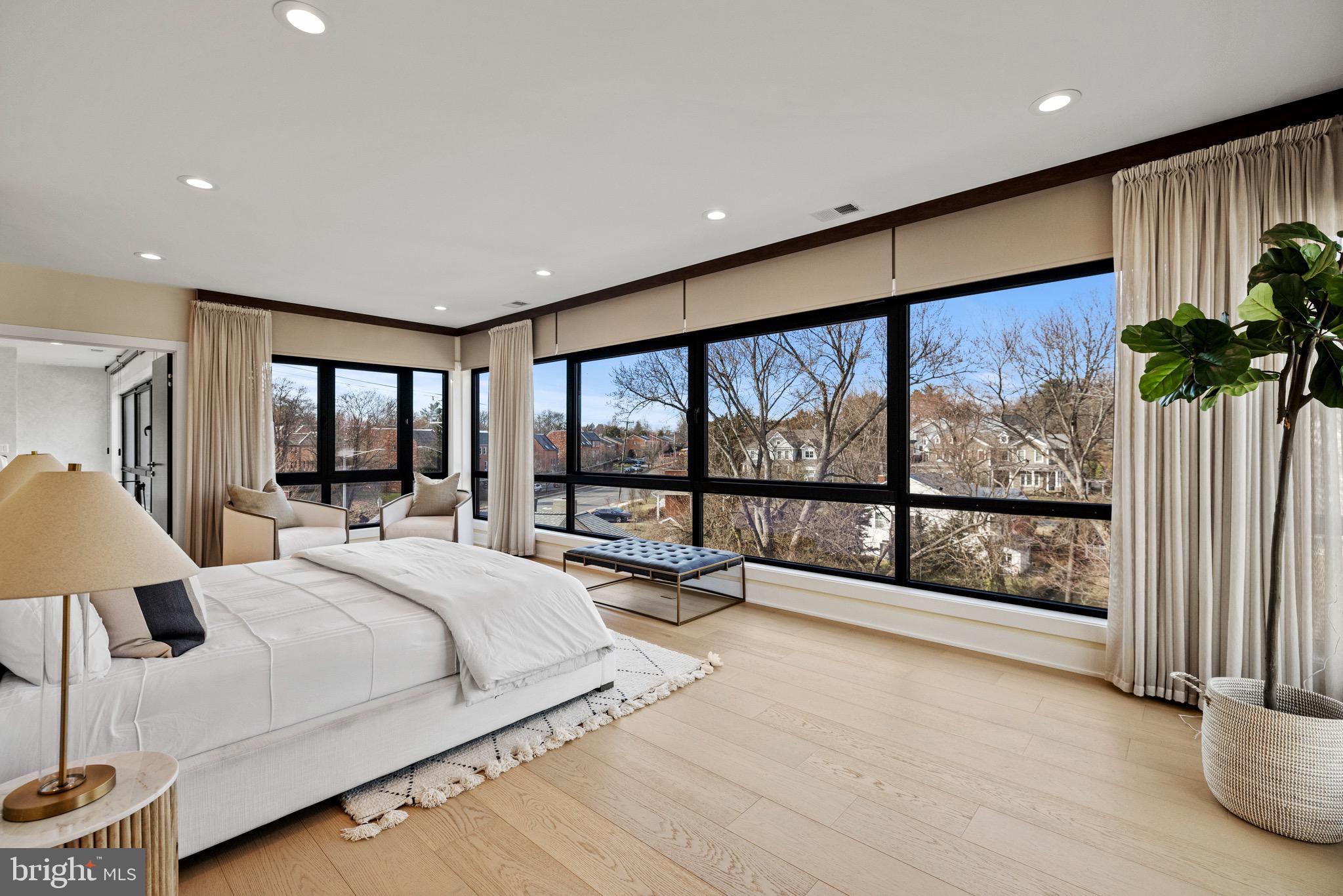 MCLEAN MANOR - Residential