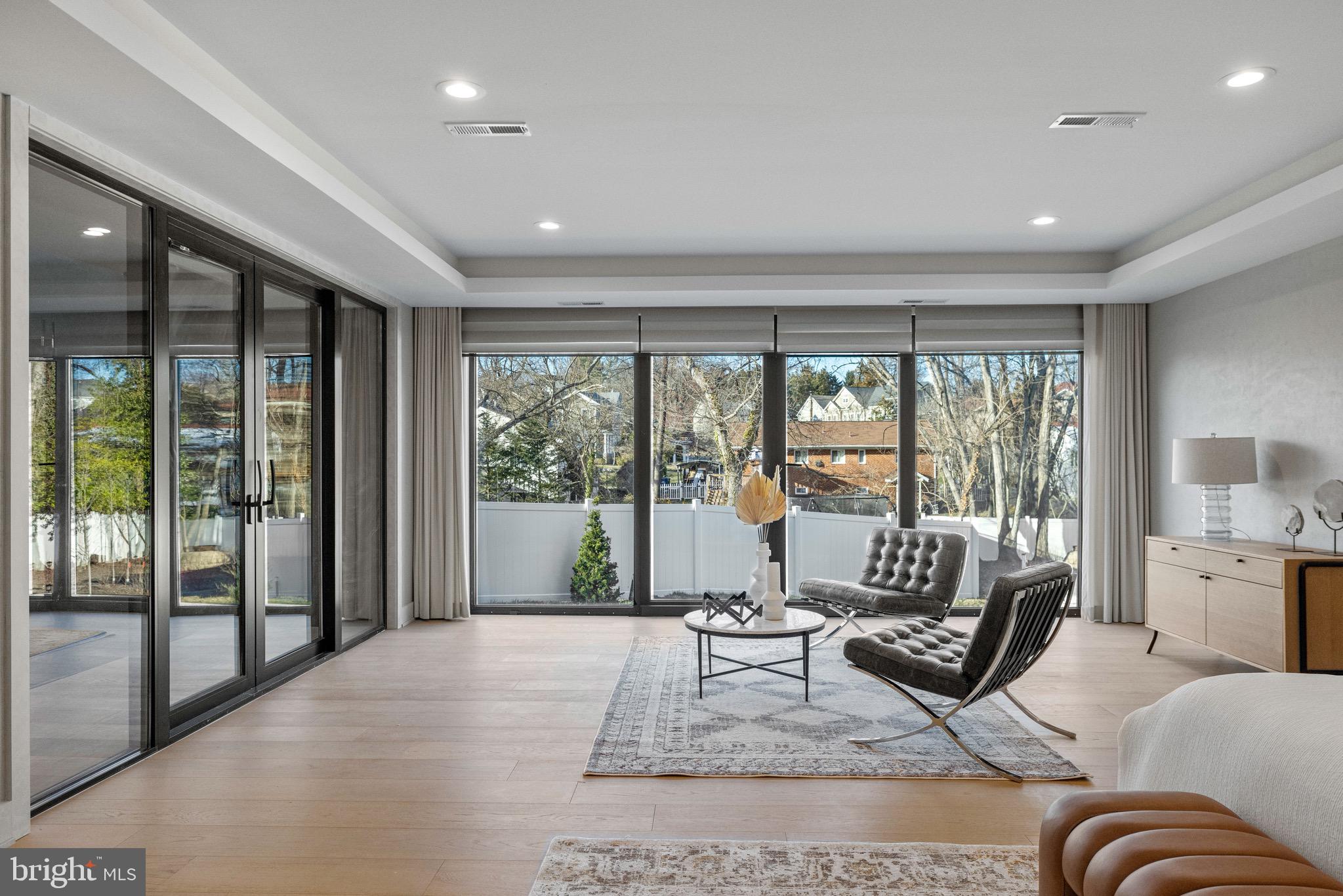 MCLEAN MANOR - Residential