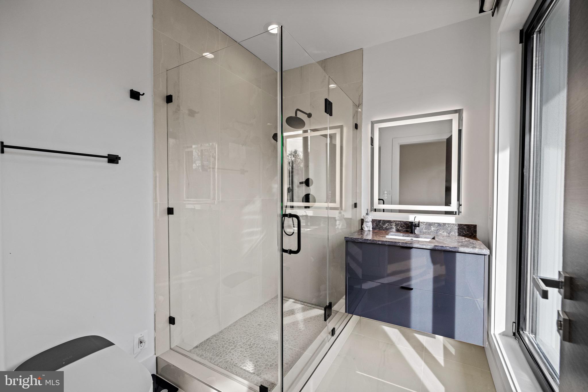 MCLEAN MANOR - Residential