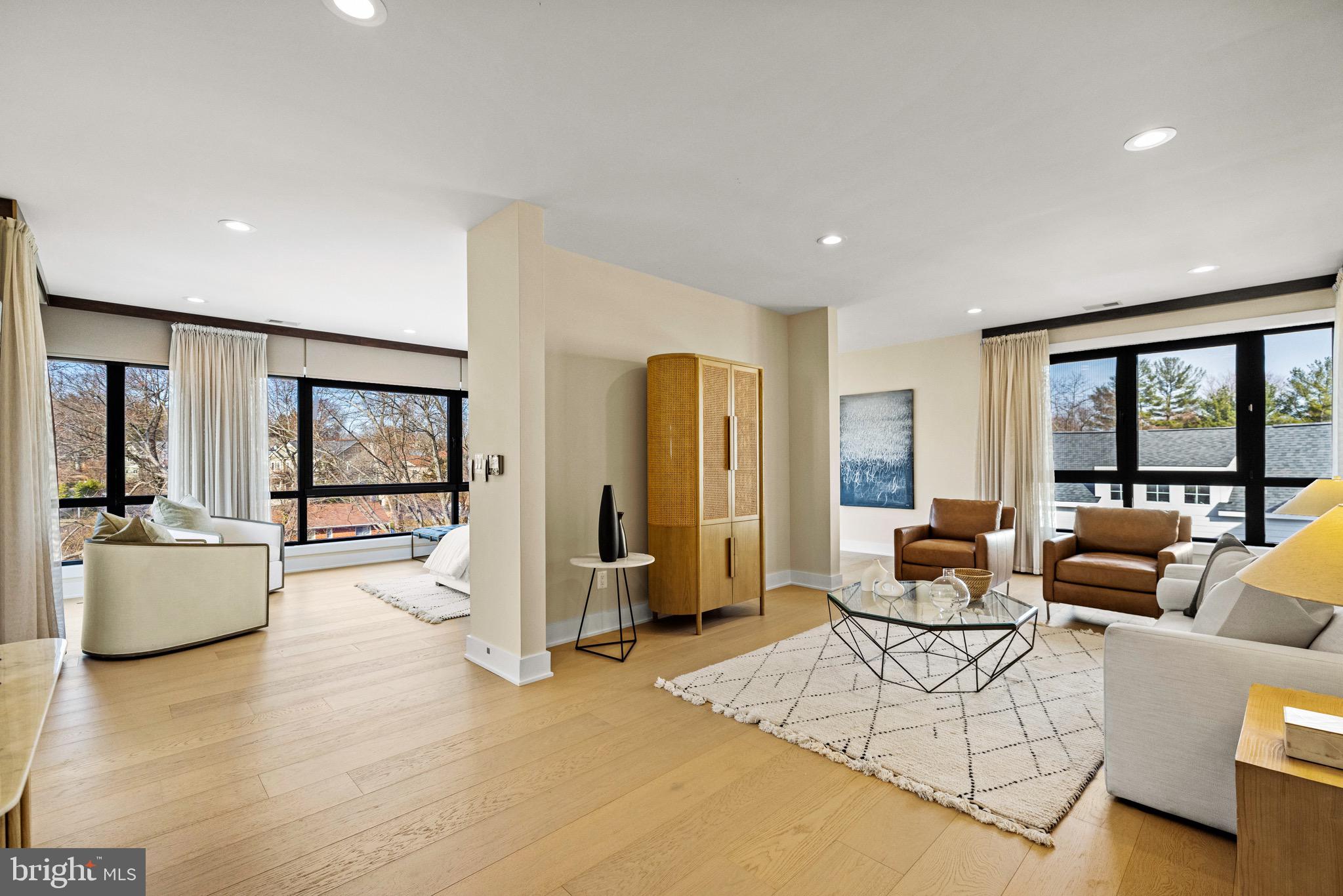 MCLEAN MANOR - Residential