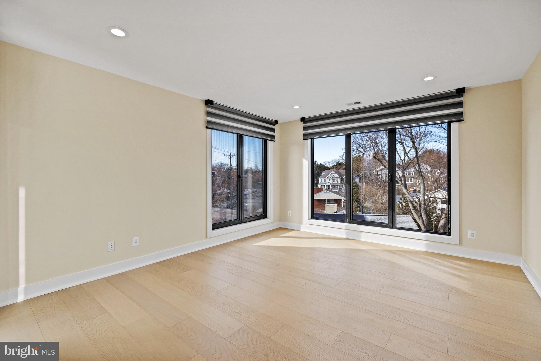 MCLEAN MANOR - Residential