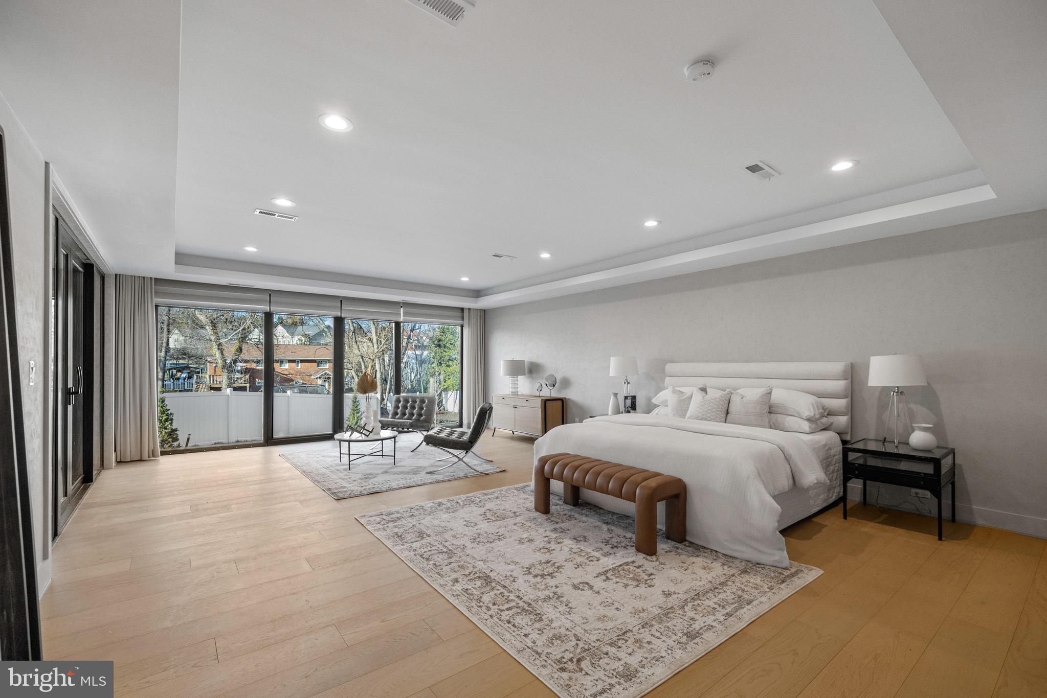 MCLEAN MANOR - Residential