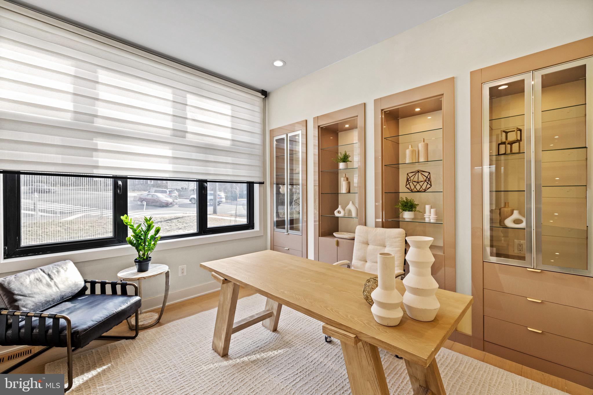 MCLEAN MANOR - Residential