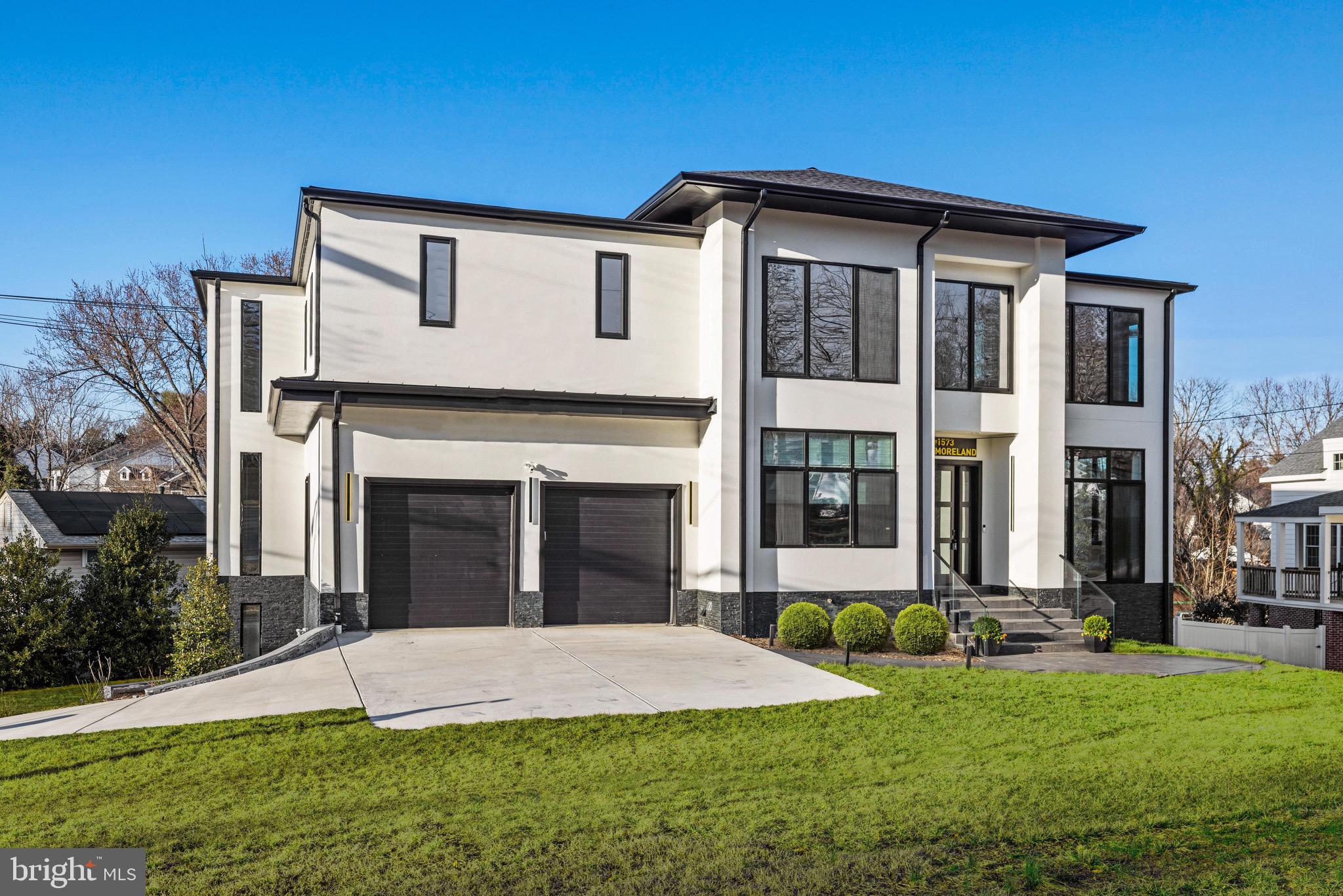 MCLEAN MANOR - Residential